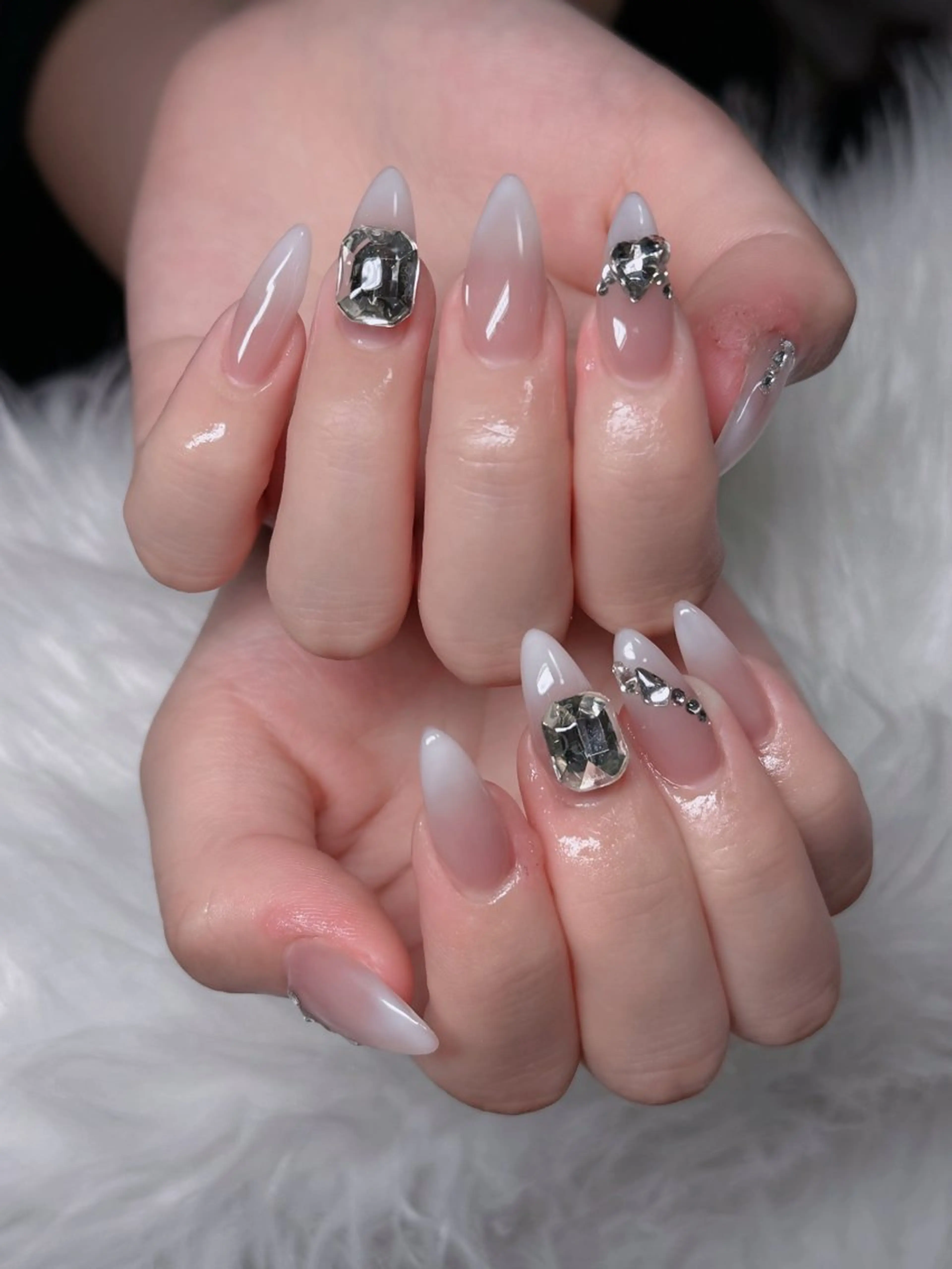 ネイル オーロラネイル フレンチネイル ジェルネイル ハロウィン キラキラネイル ハンドネイル H.baby Nail Salonのネイルデザイン