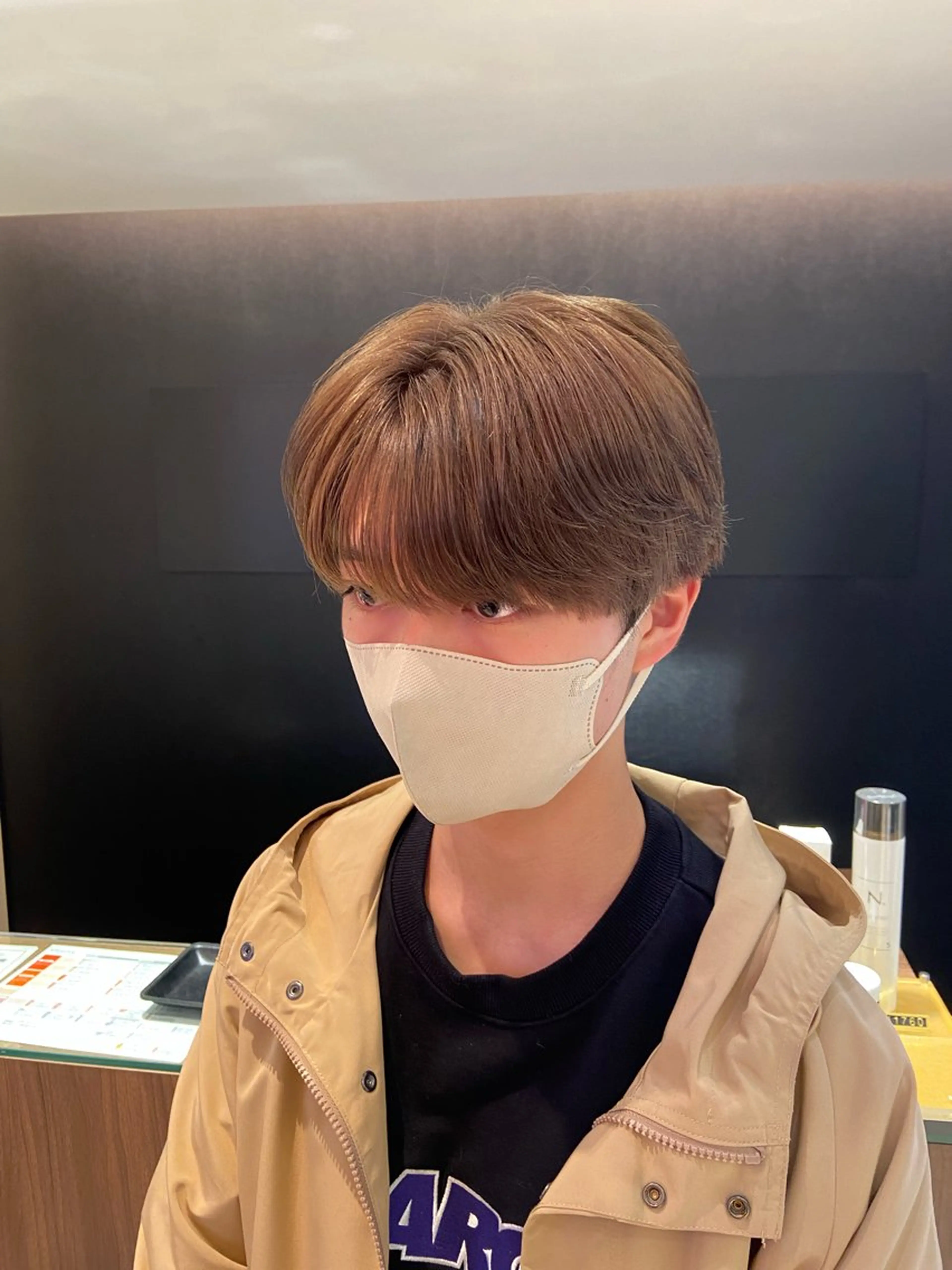 ショート カラー パーマ メンズ センターパート コンマヘア ダウンパーマ カルマパーマ メンズ韓国風 YUKI🇰🇷 カルマ／ダウンパーマのヘアスタイル