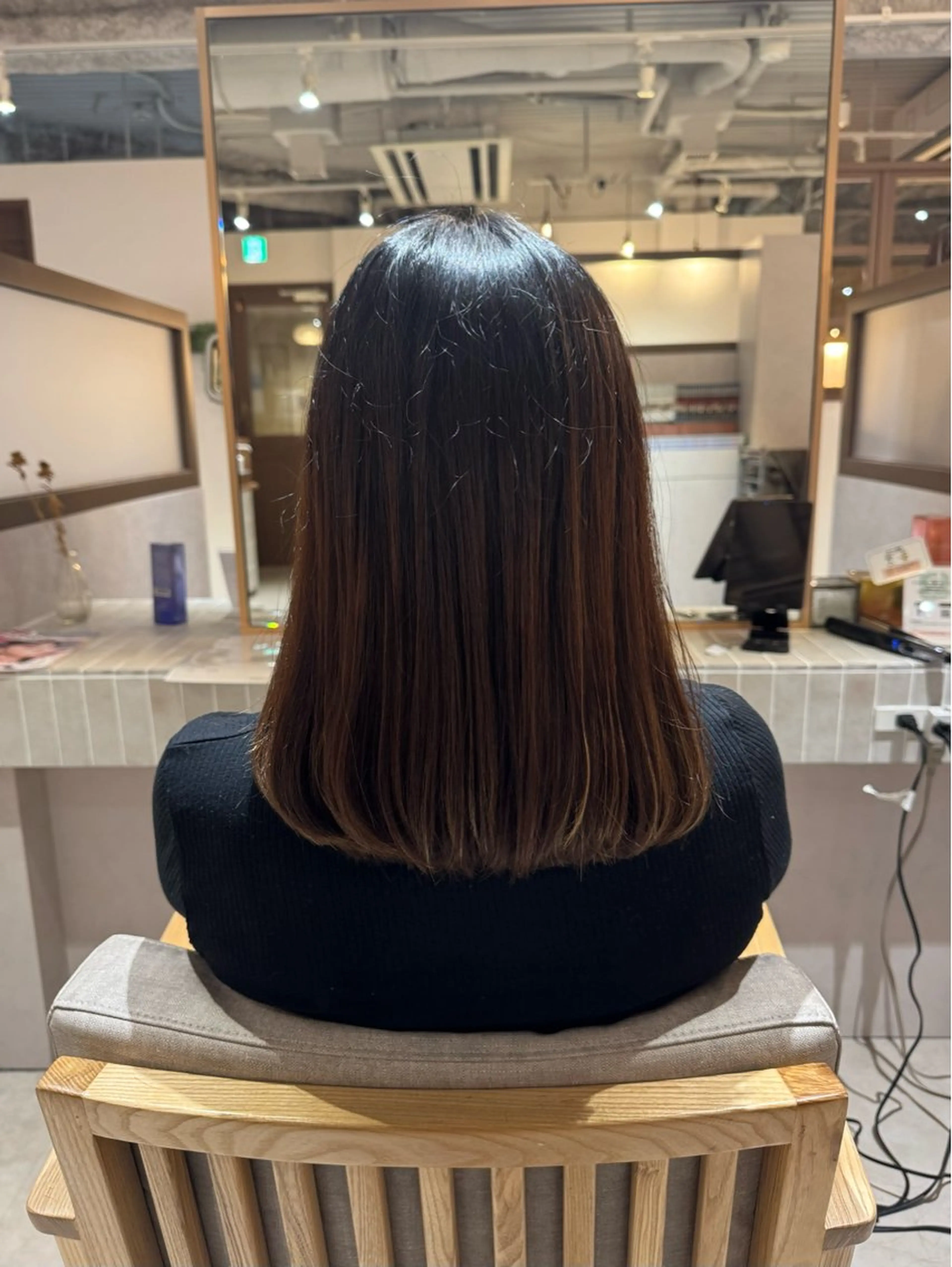 ミディアム い な み ま なのヘアスタイル