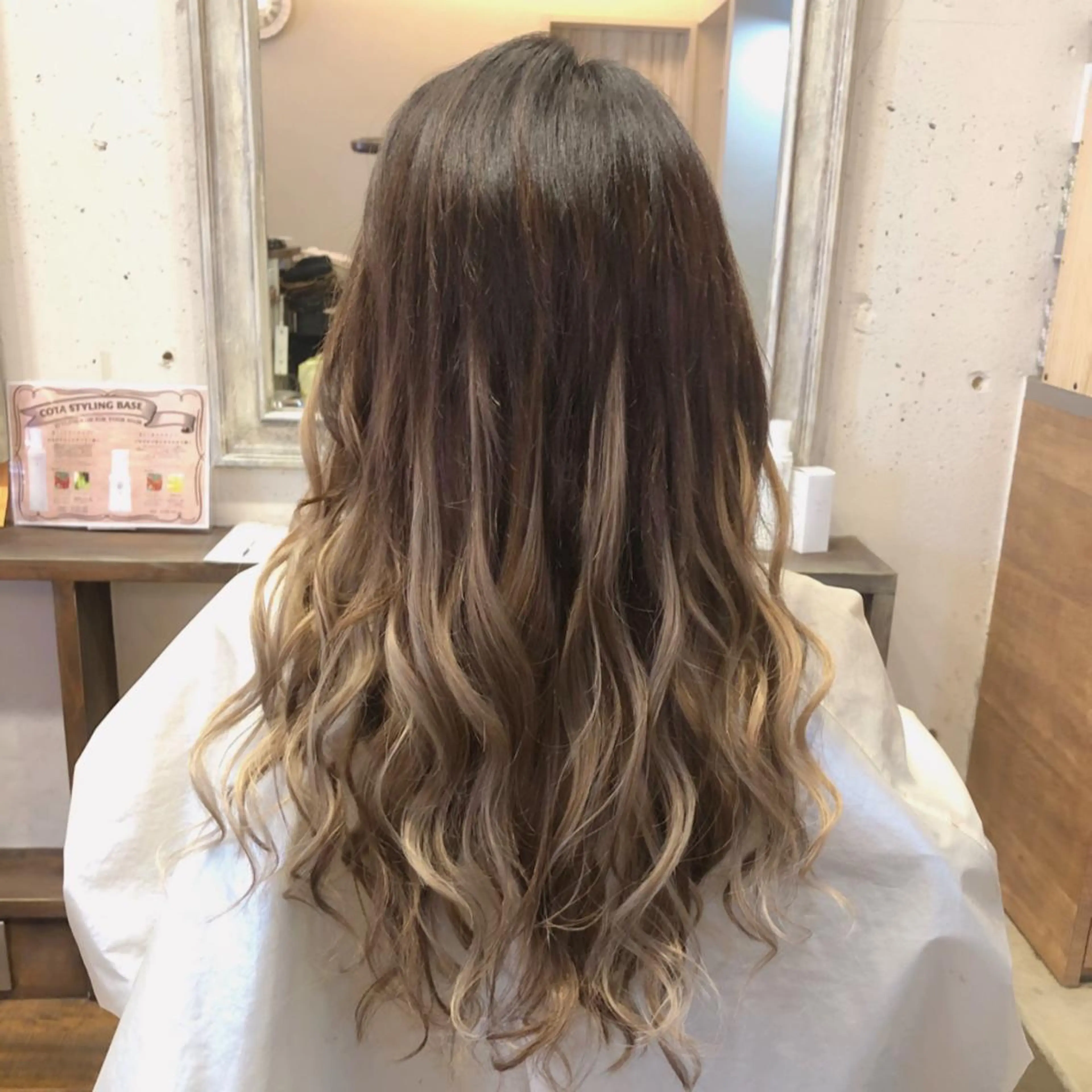 ロング GRANDE アオキのヘアスタイル