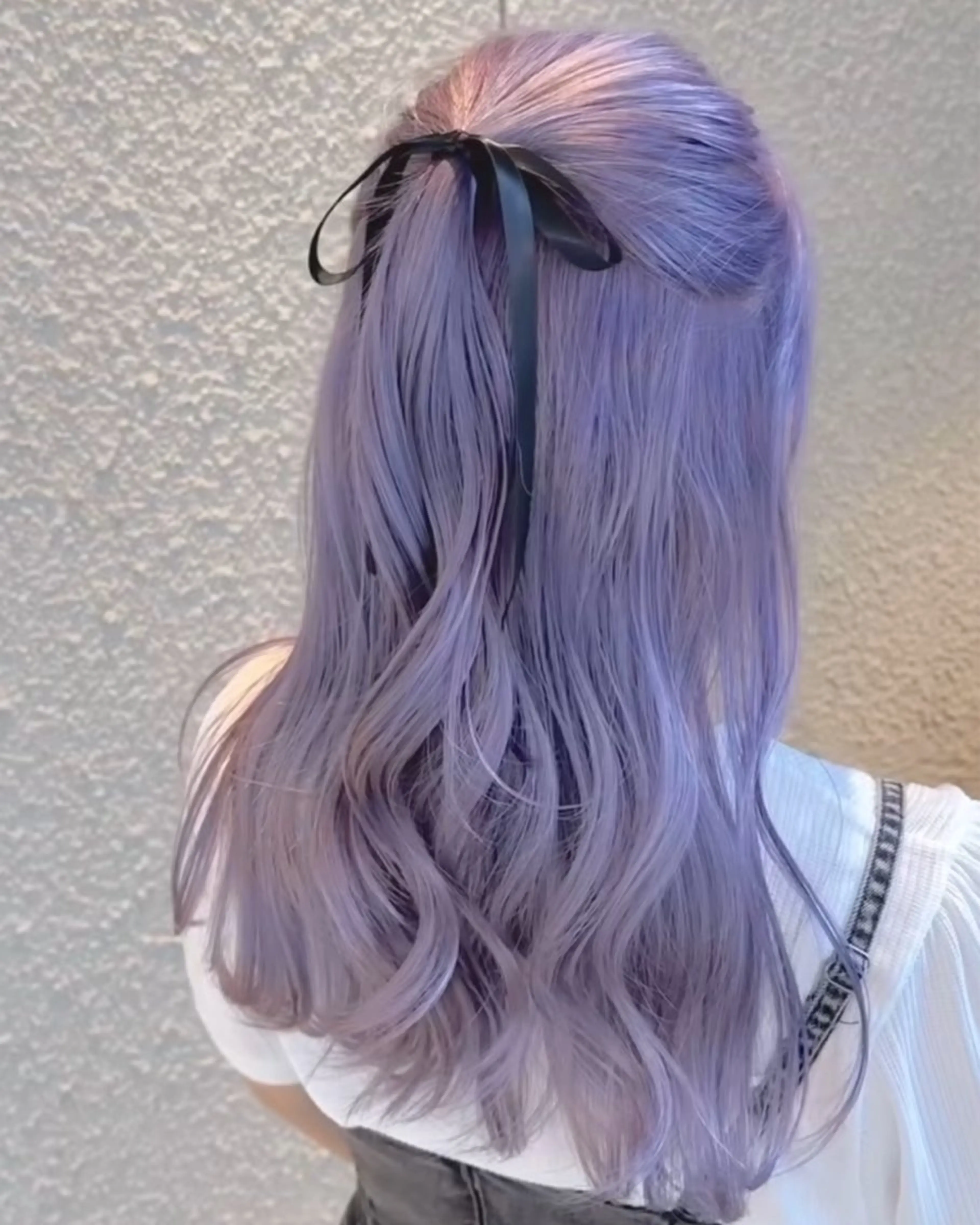 ミディアム カラー ヘアアレンジ アッシュ ブリーチ ハイトーンカラー ラベンダーカラー ラベンダーアッシュ ヘアカラー トリートメント 🌟🍒ハイトーン 韓国ヘア/ユウミのヘアスタイル