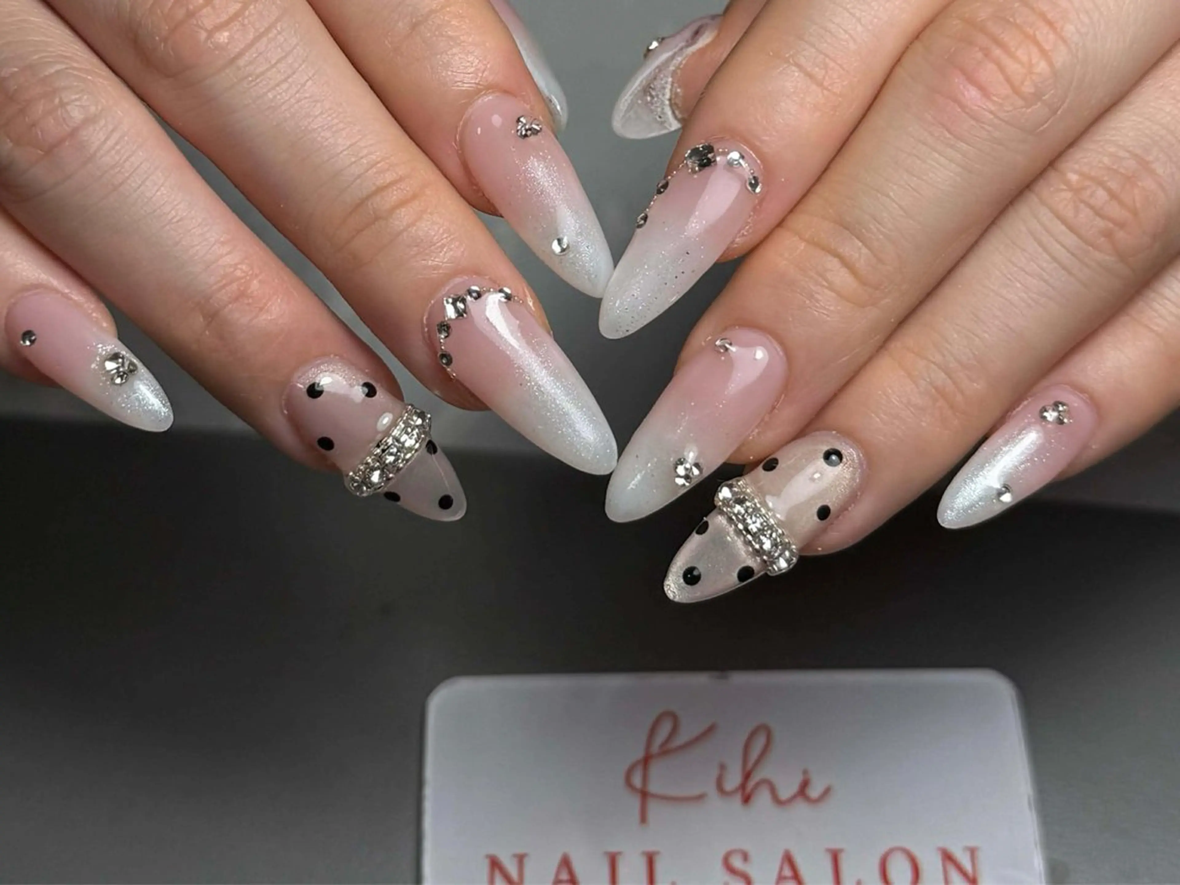 ネイル アートネイル フレンチネイル ジェルネイル グラデーション 韓国ネイル ハンドネイル ハンドケア さくら💮💮 【オフ無料】のネイルデザイン