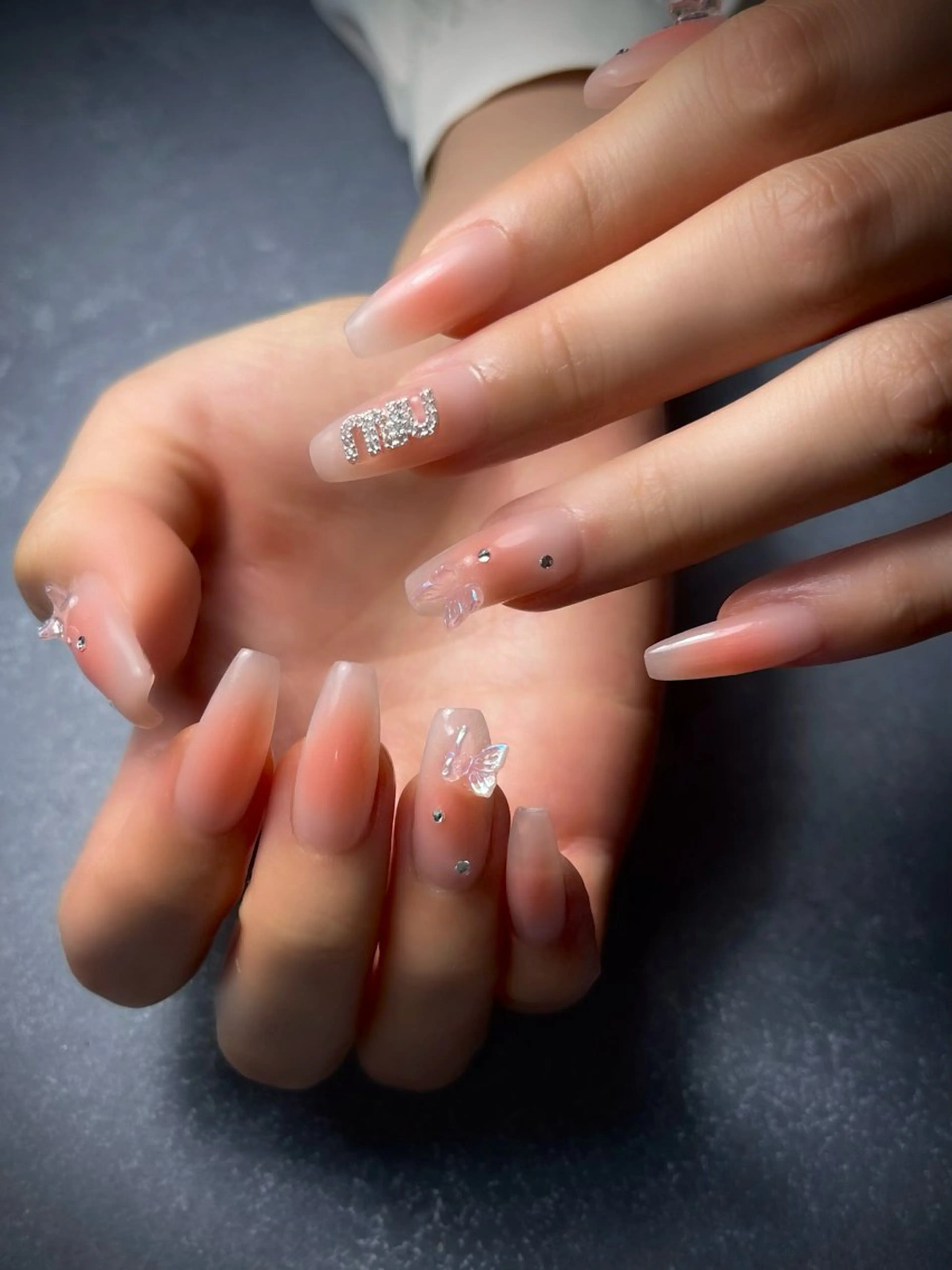 ネイル キラキラネイル マグネットネイル ワンカラーネイル スカルプネイル ワンホンネイル nine.🦋 YUKOのネイルデザイン