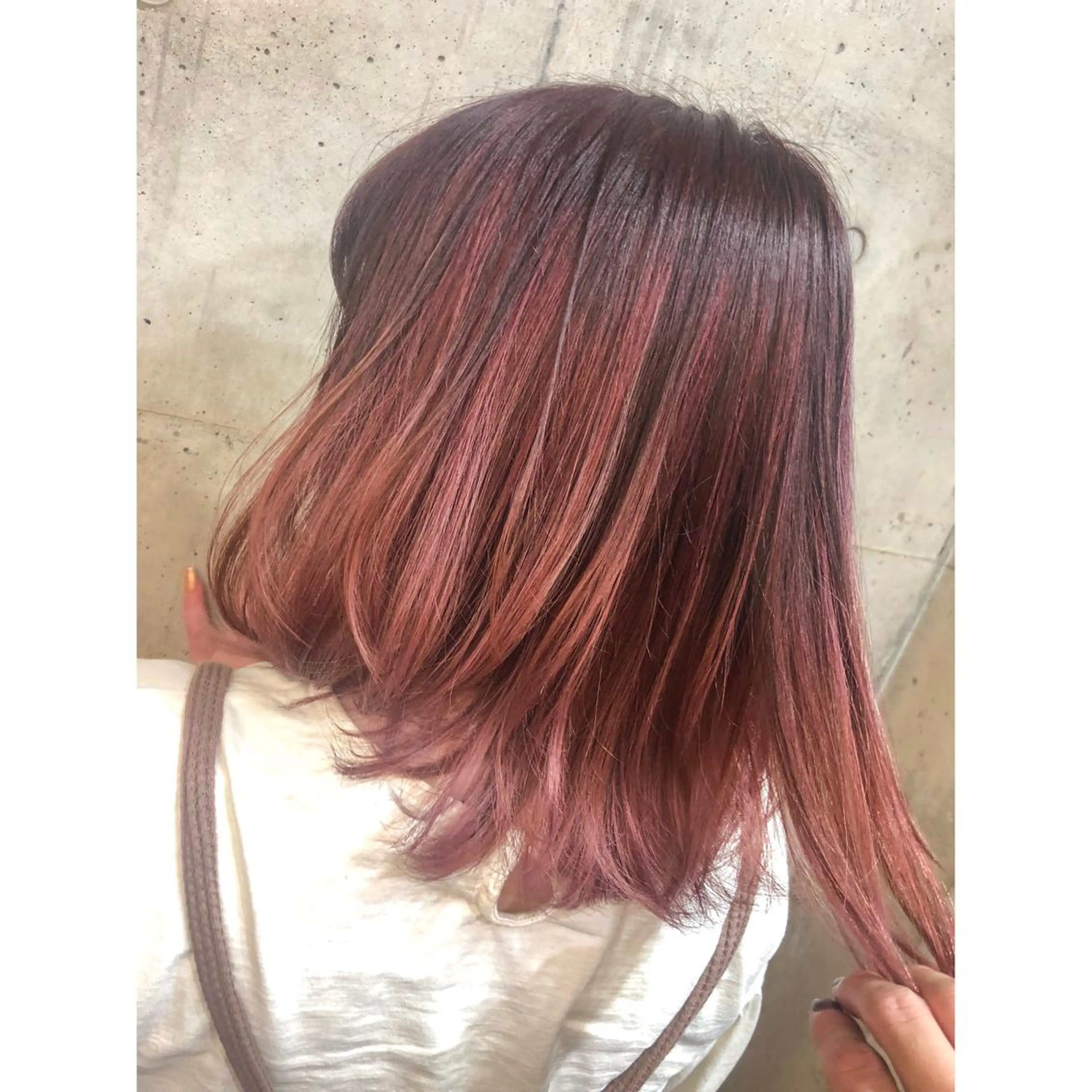 ミディアム カラー グラデーションカラー ハイライトカラー ピンクカラー ハイライト カット ヘアカラー トリートメント ヘアセット センスをお届けします 大谷将生INFPのヘアスタイル