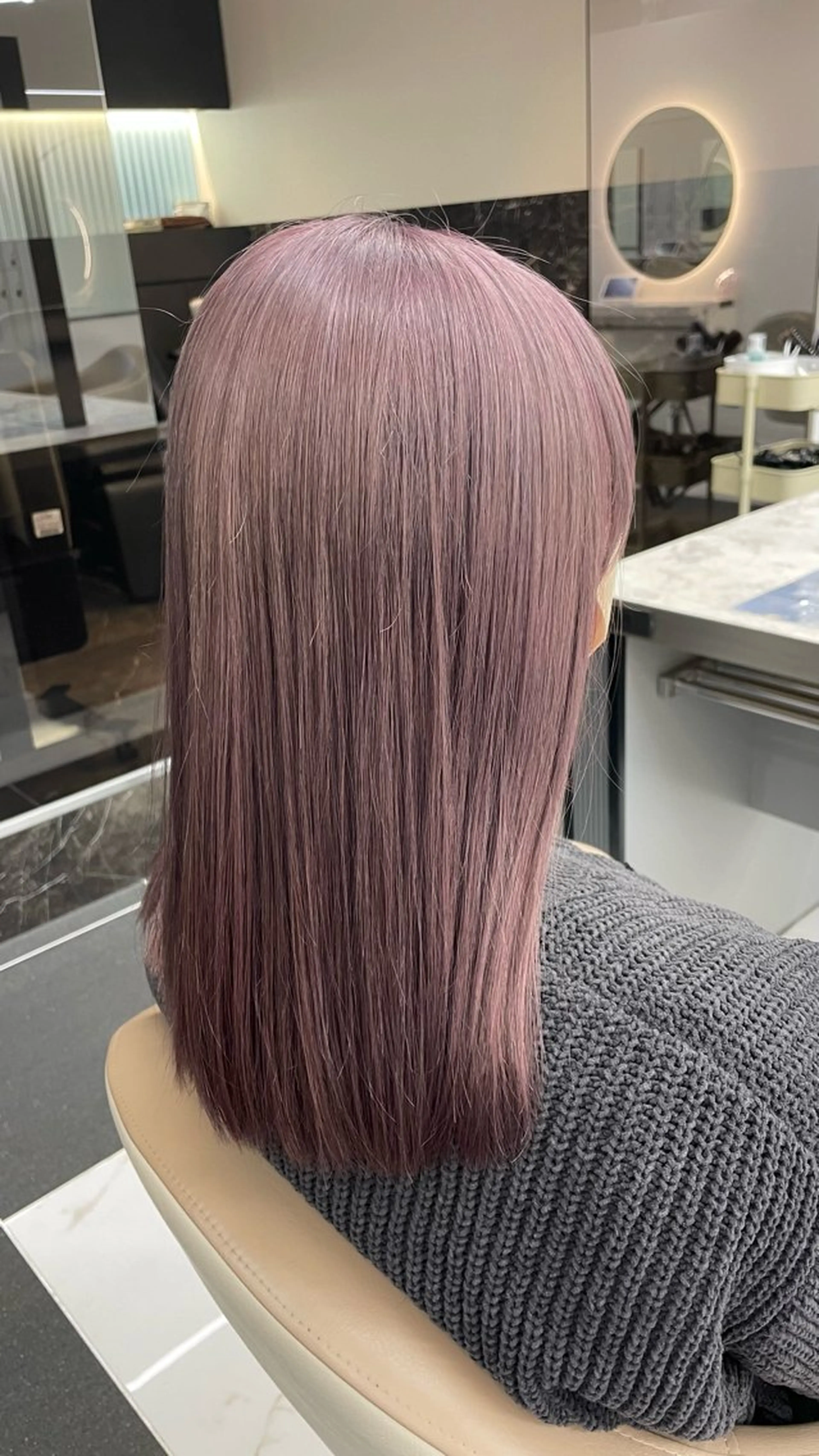 セミロング カラー ブリーチ せい めいのヘアスタイル