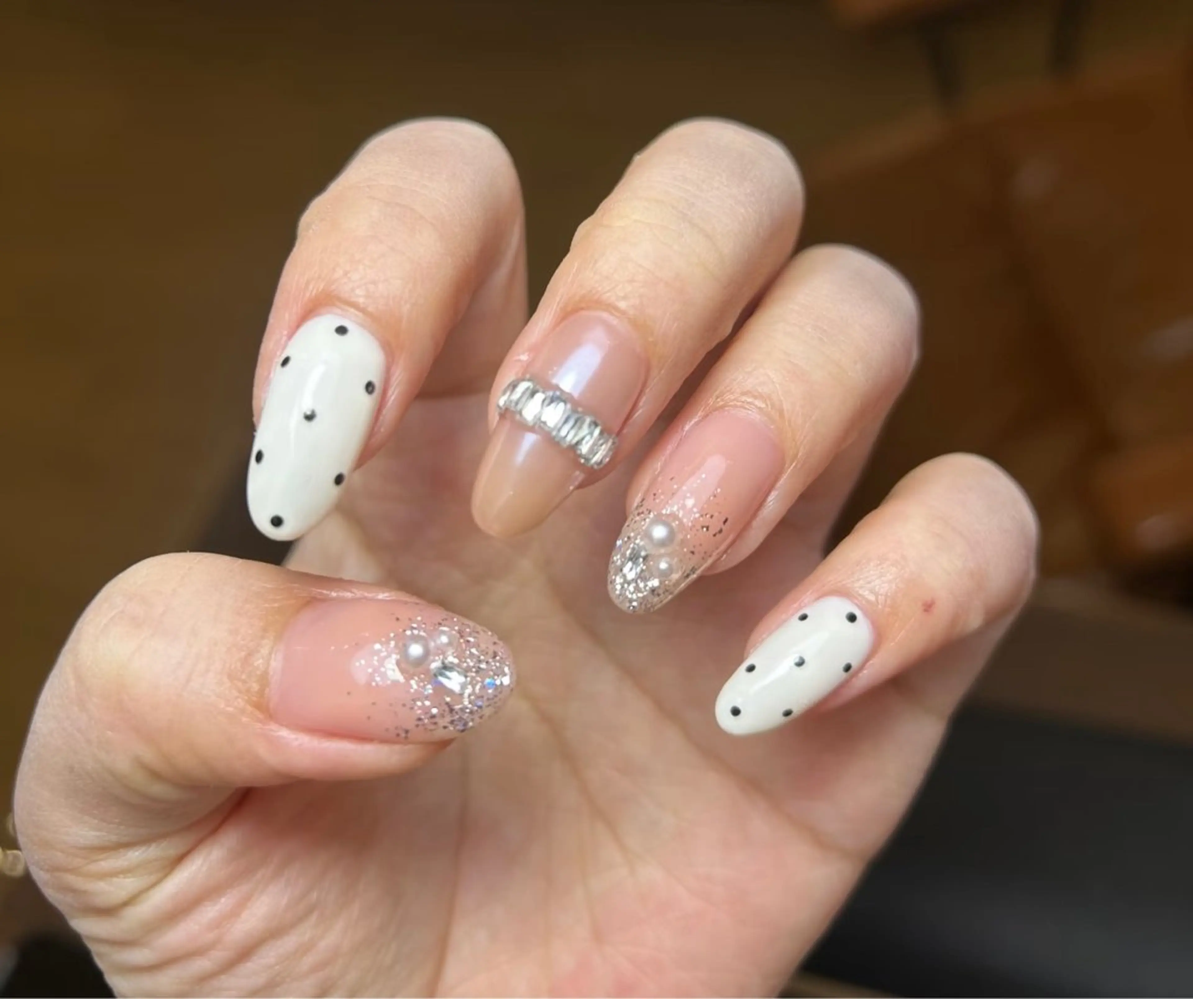 ネイル チークネイル フレンチネイル ジェルネイル ガーリー キラキラネイル ハンドネイル 高橋 雪のネイルデザイン
