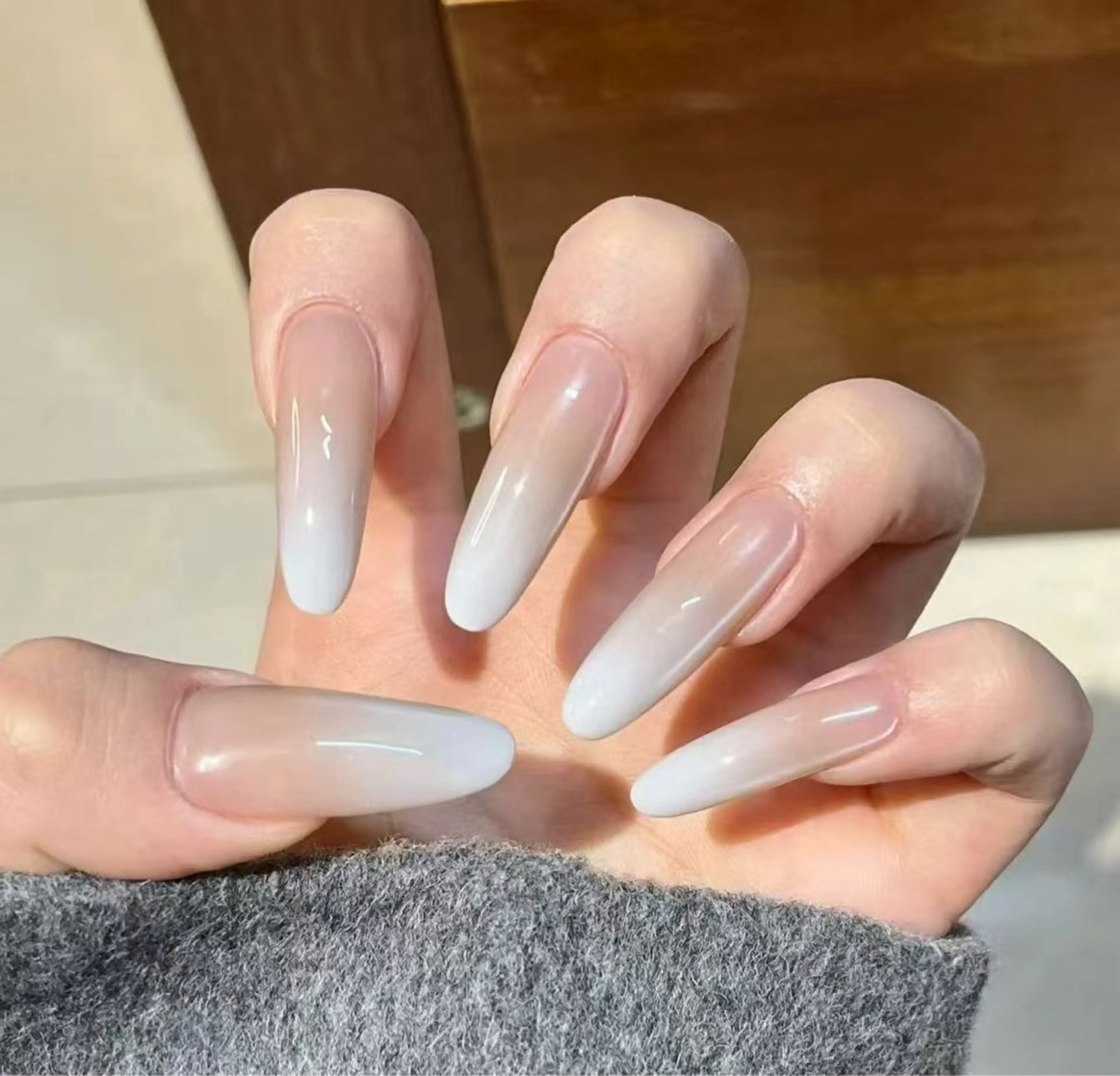 ネイル オーロラネイル フラワーネイル フットネイル フレンチネイル ジェルネイル ハンドネイル ハンドケア BabyYouMi nailのネイルデザイン