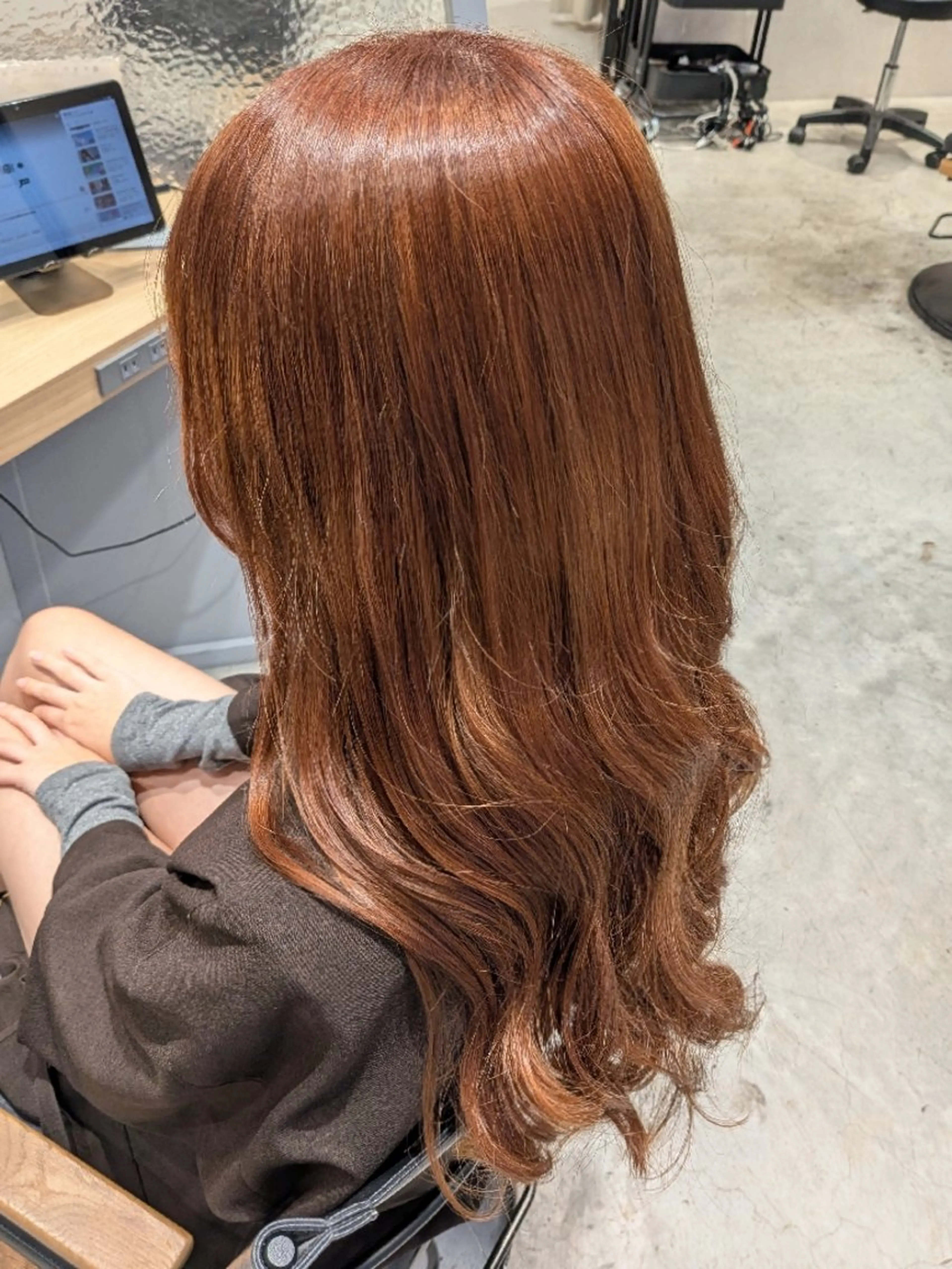 カラー ロング 古屋 美春のヘアスタイル