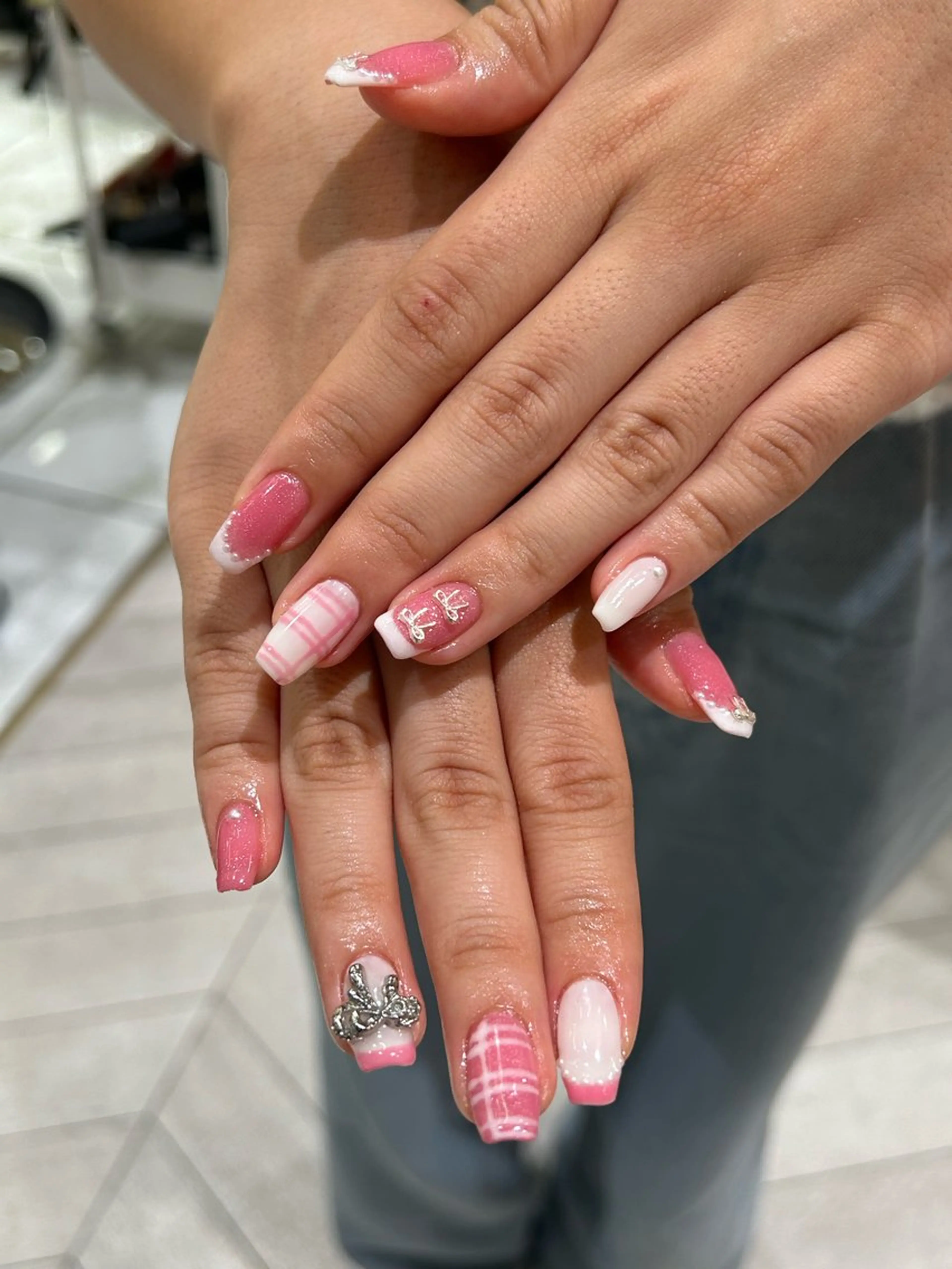 ネイル フレンチネイル リボン ꪆৎ平行アーチ ྀི ワカナの眉毛・アイブロウイメージ