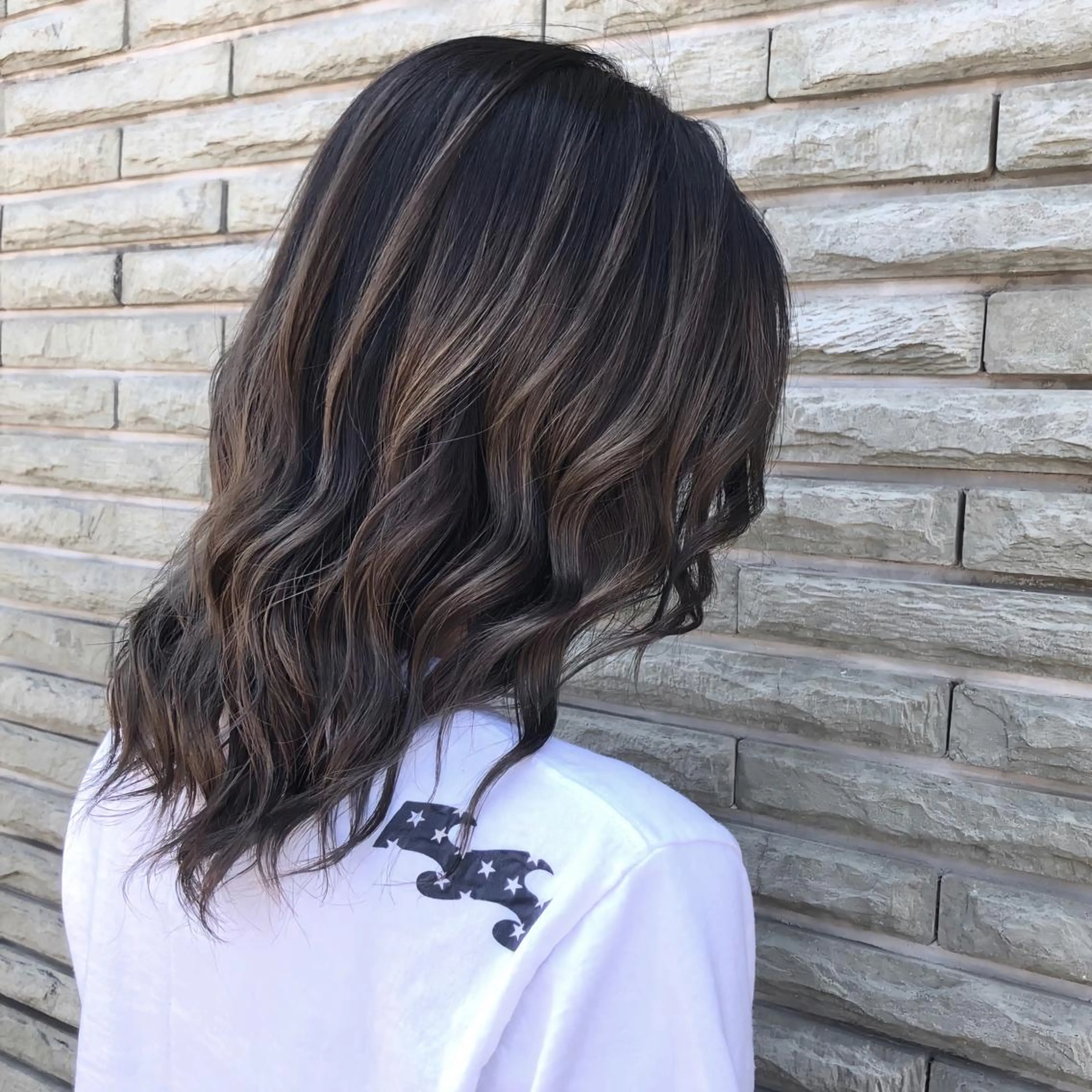 ミディアム カラー バレイヤージュ グラデーションカラー ハイライトカラー ハイトーンカラー ハイライト NEO Beauty Salon所属・𝐍𝐄𝐎 𝐉𝐔𝐑𝐈のネイルデザイン