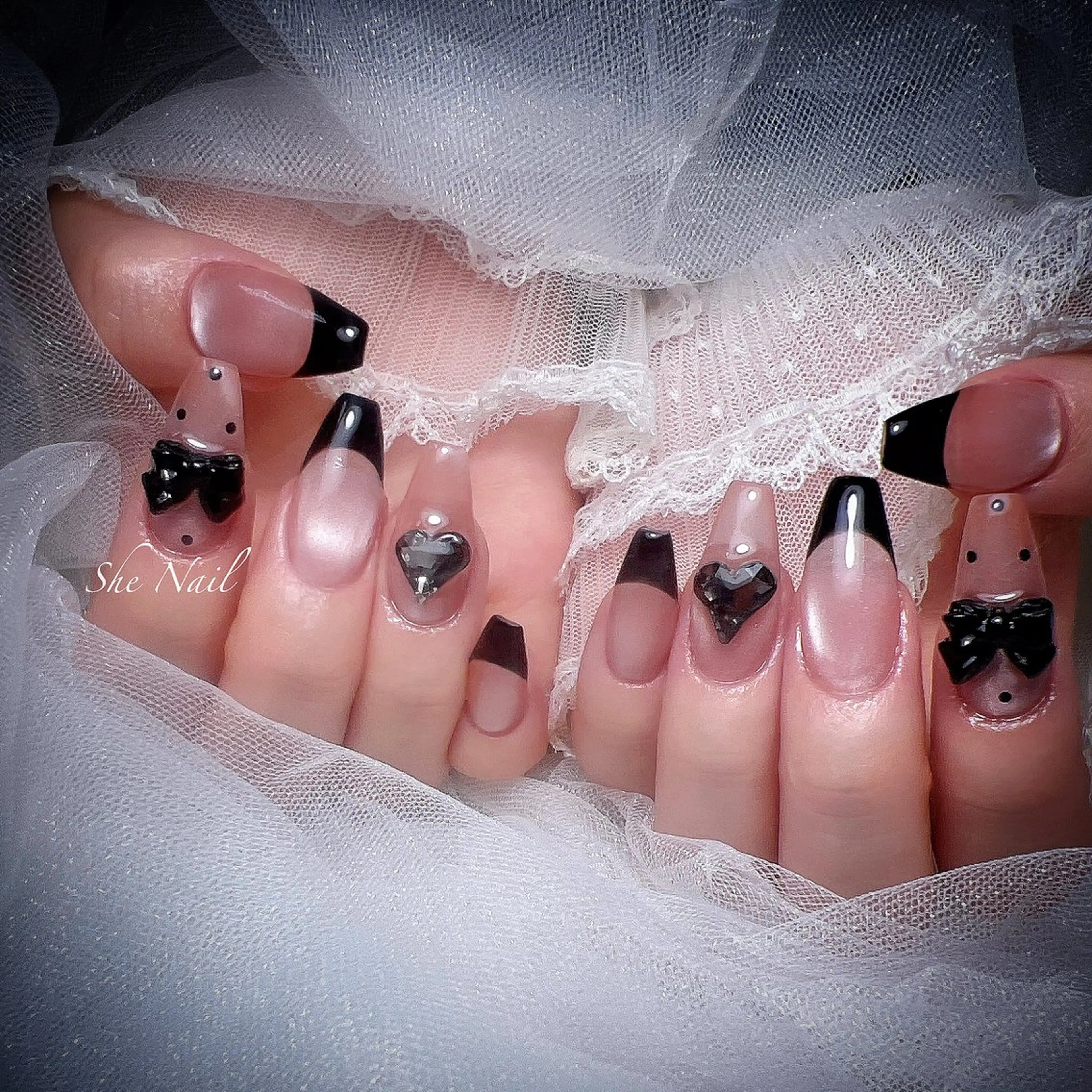 ネイル チークネイル ドット 長さ出し フレンチネイル ガラスフレンチ ハンドネイル She   Nail所属・ISA_ BELLAのネイルデザイン