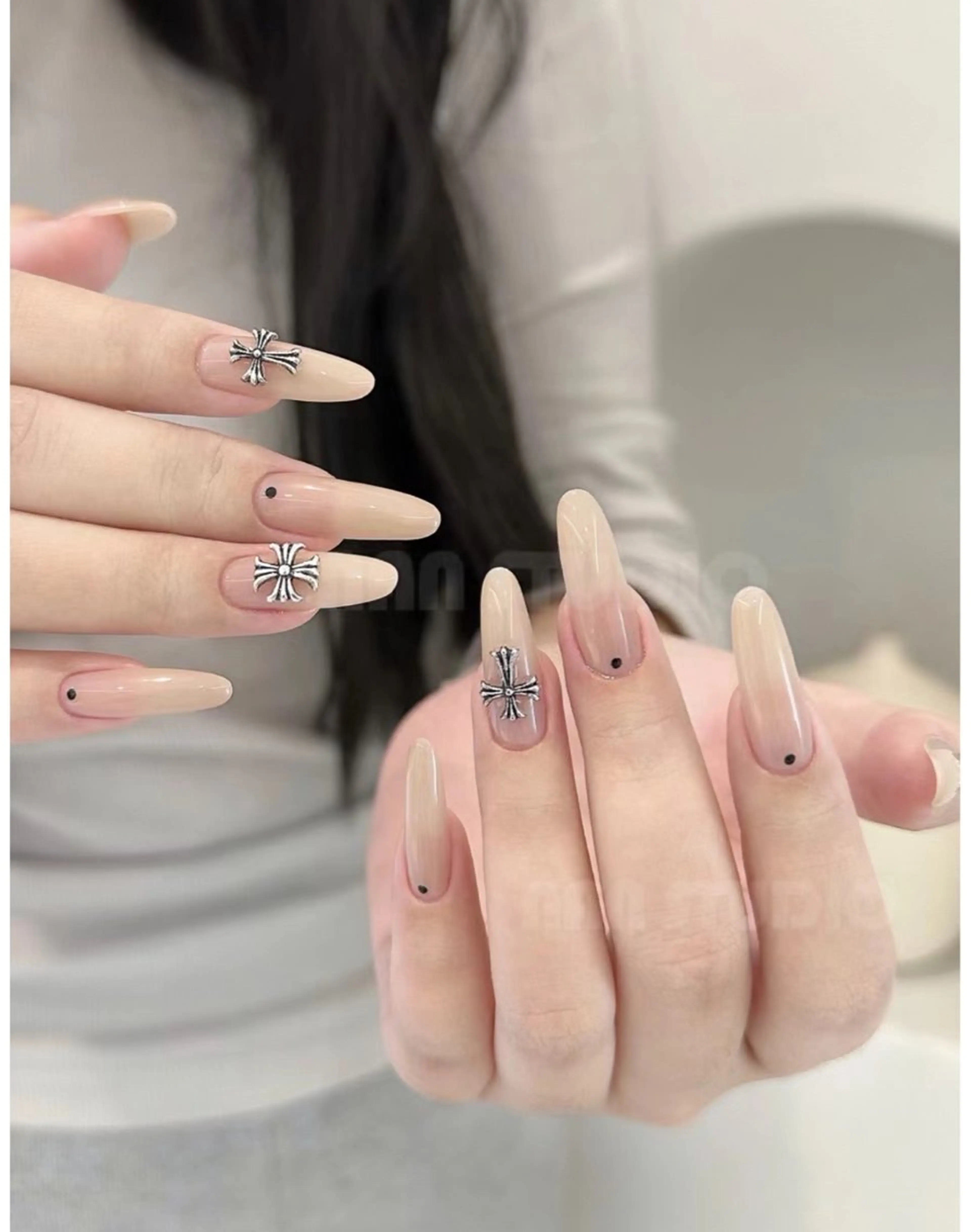 シンプルデザイン+ジェルスカルプ+パーツつけ放題の写真