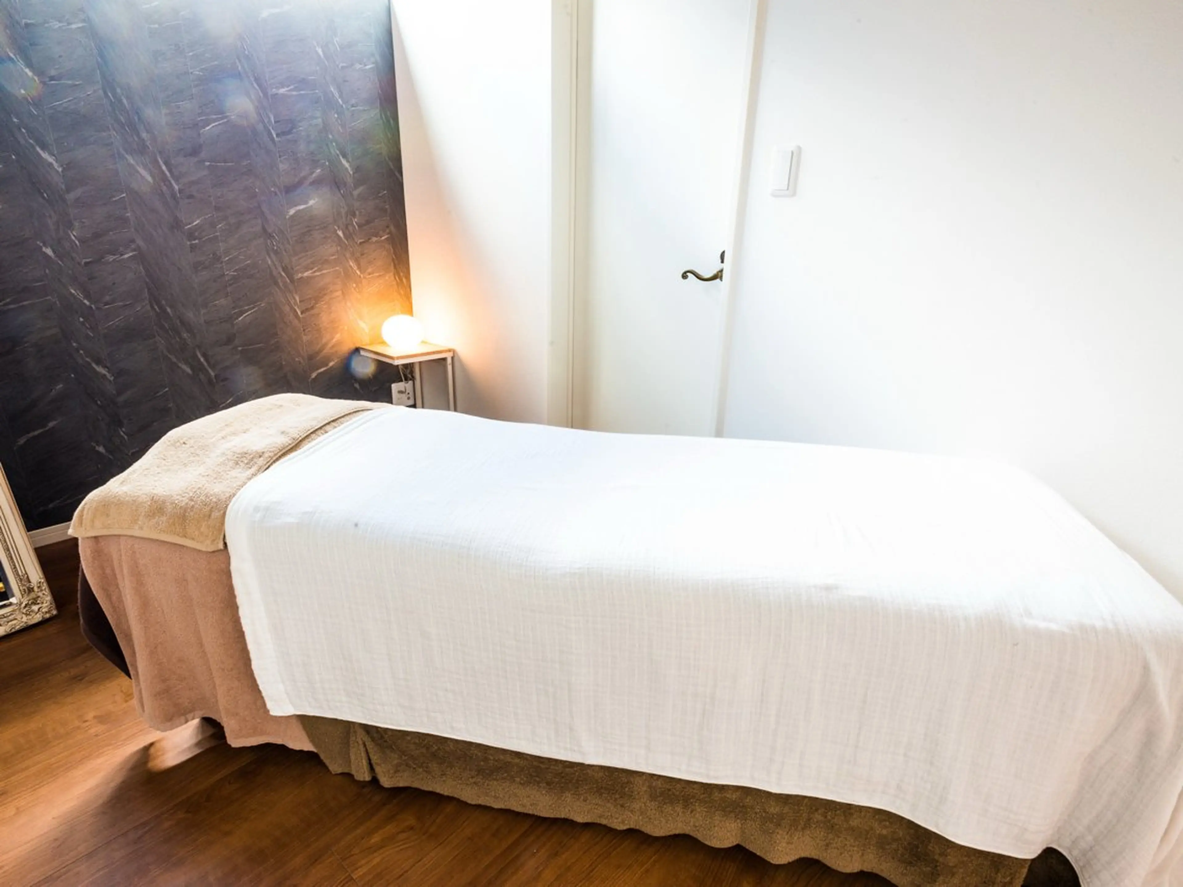 【お顔+背中】贅沢ブライダル体験　18500円の写真