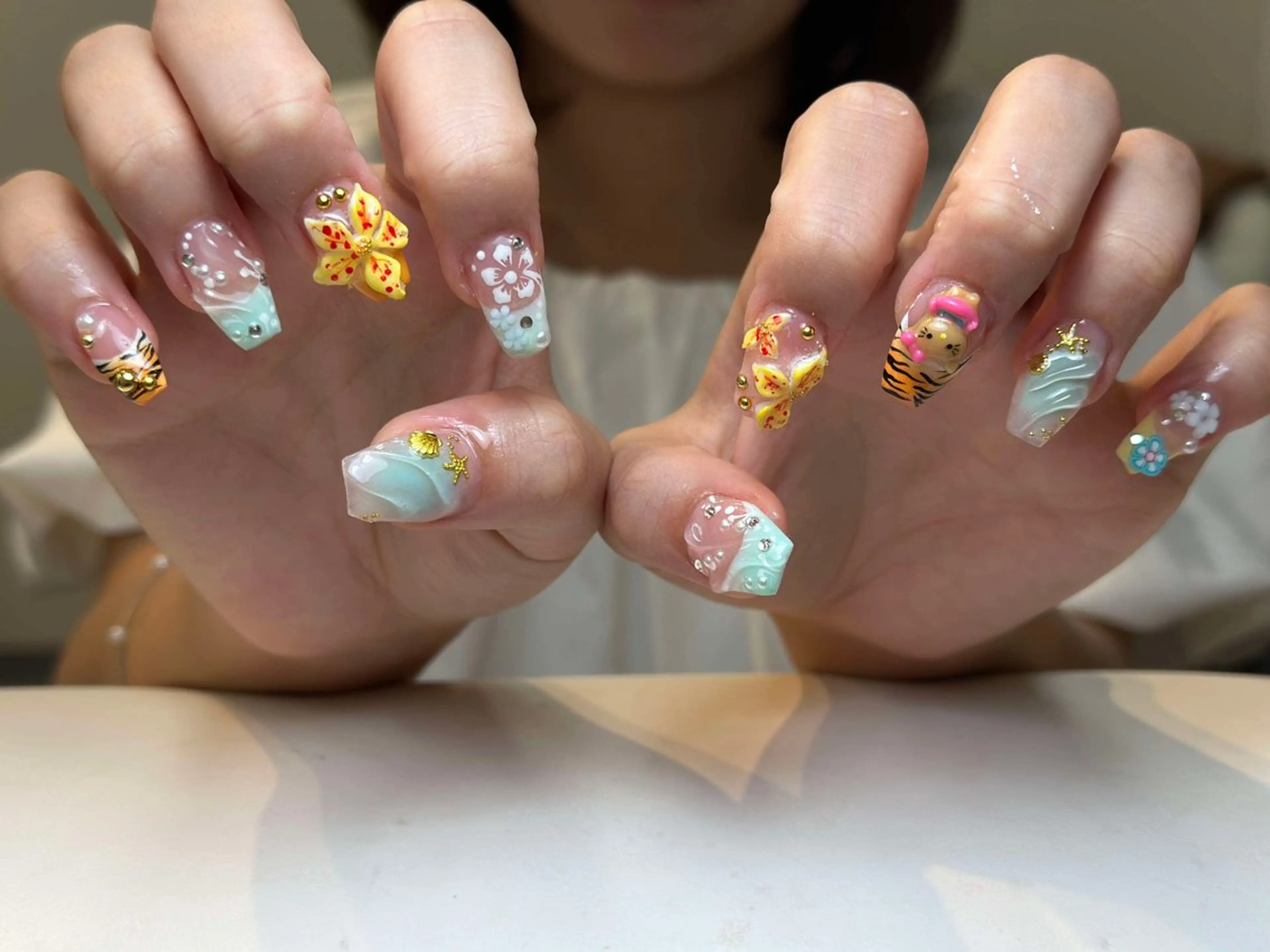 ネイル チークネイル ハート ホログラムネイル ミラーネイル ニュアンスネイル Nie Nail Shinokuboのネイルデザイン