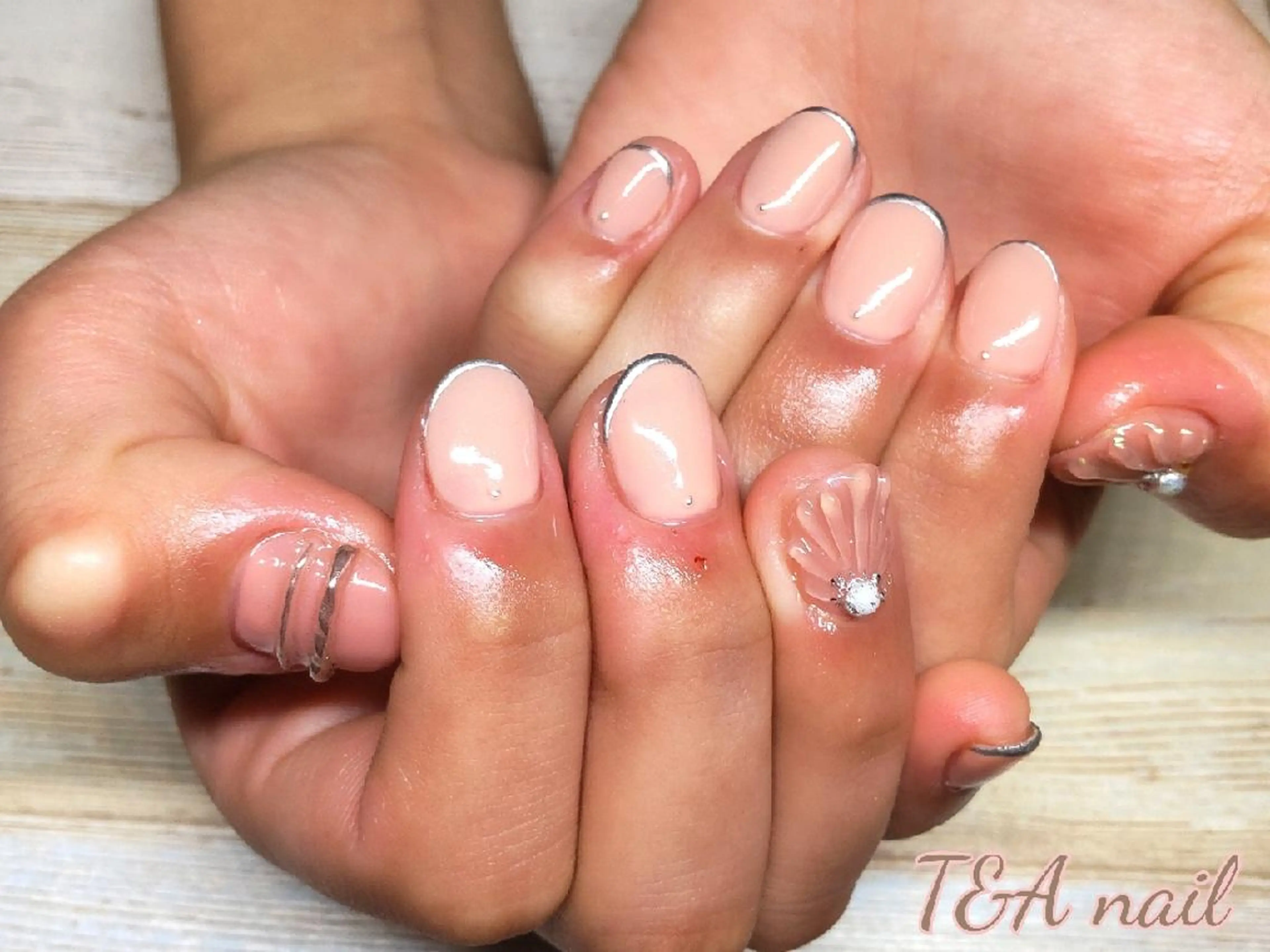 ミディアム ネイル フレンチネイル ニュアンスネイル ハンドネイル T&A nailのネイルデザイン