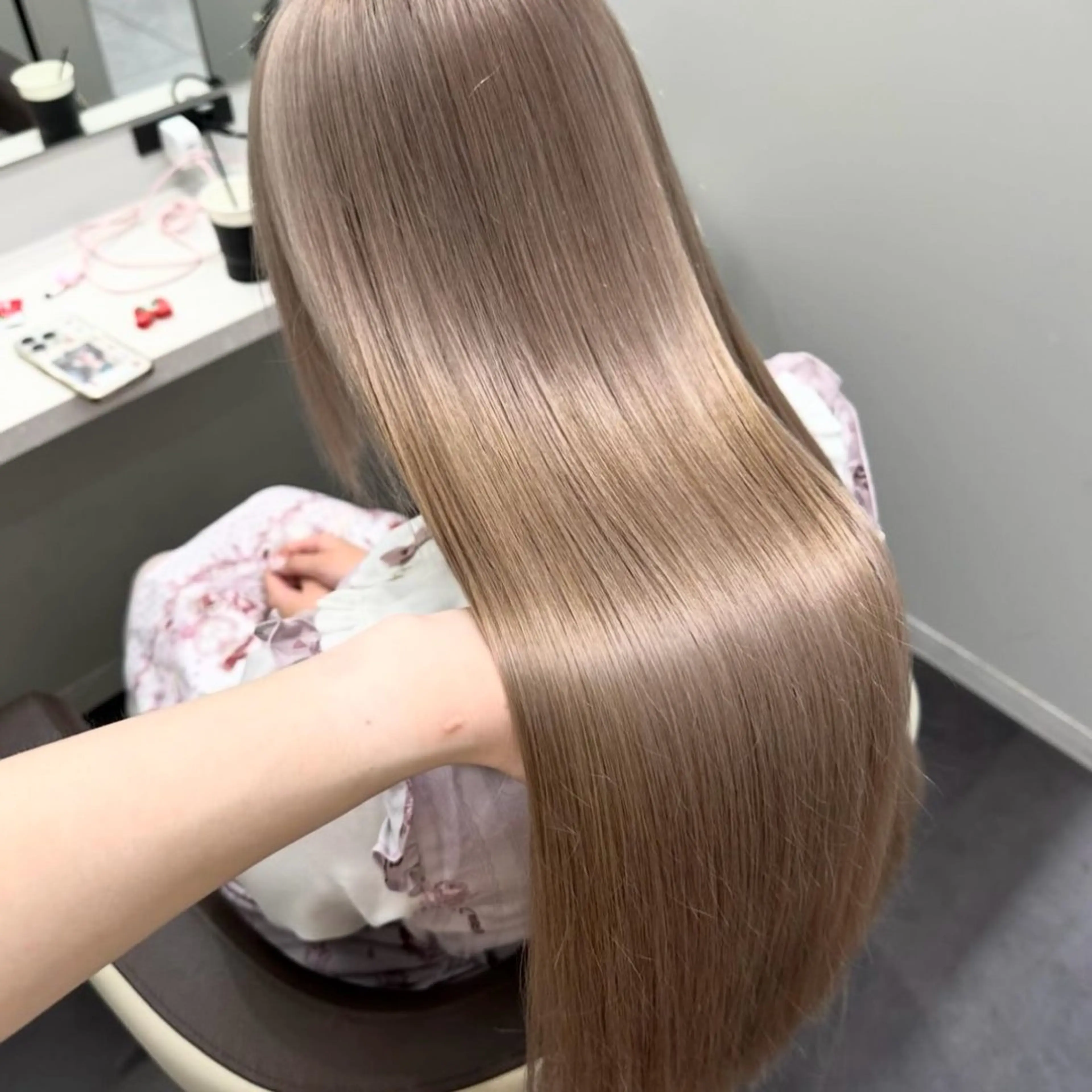 ロング カラー ヘアアレンジ メンズ メンズブリーチ メンズハイトーン メンズ韓国風 ベージュカラー ブリーチ ヘアカラー トリートメント 🌟🍒ハイトーン 韓国ヘア/ユウミのヘアスタイル