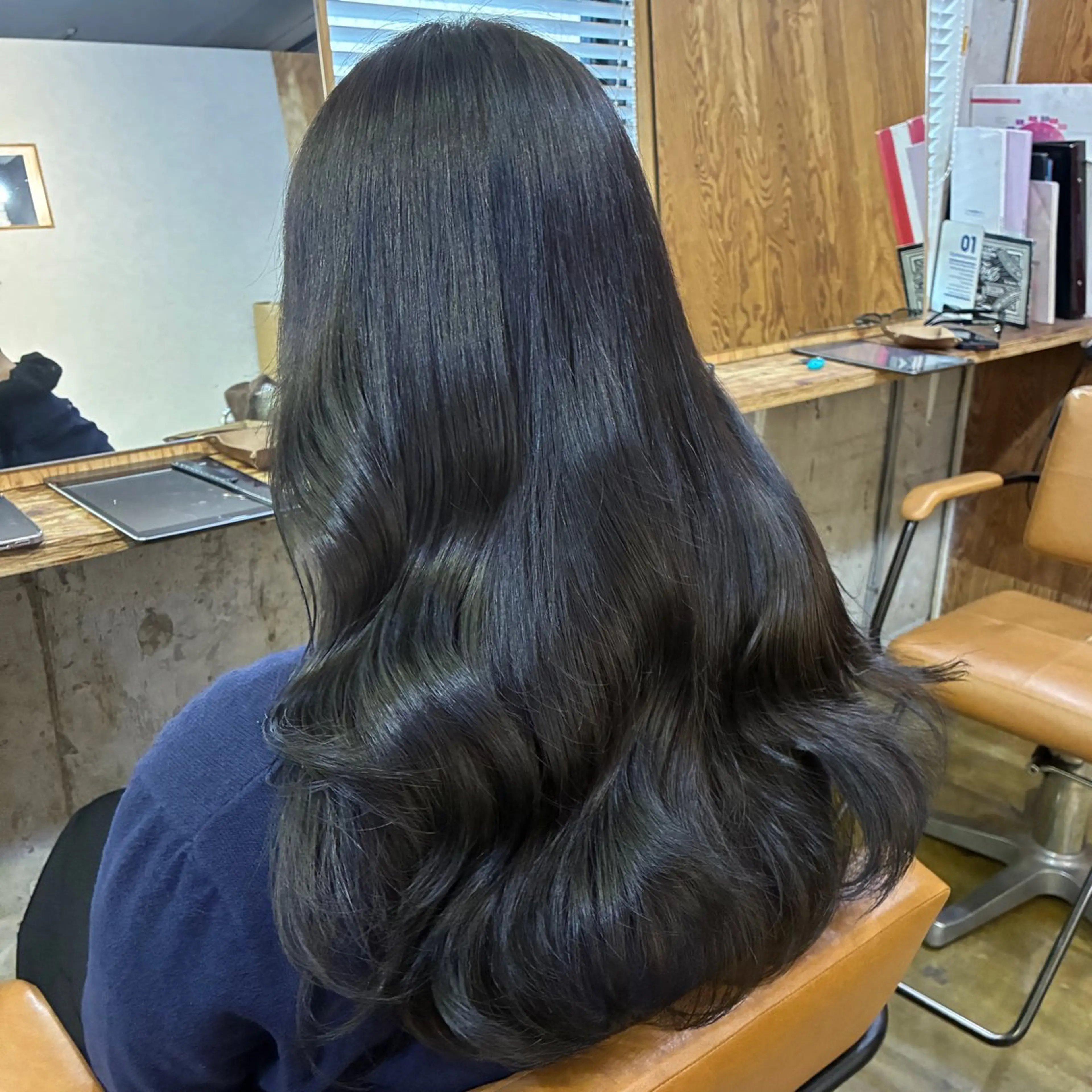 セミロング カラー オリーブグレー ヘアカラー トリートメント ふかたさや🌟 艶感カラー🌟のヘアスタイル