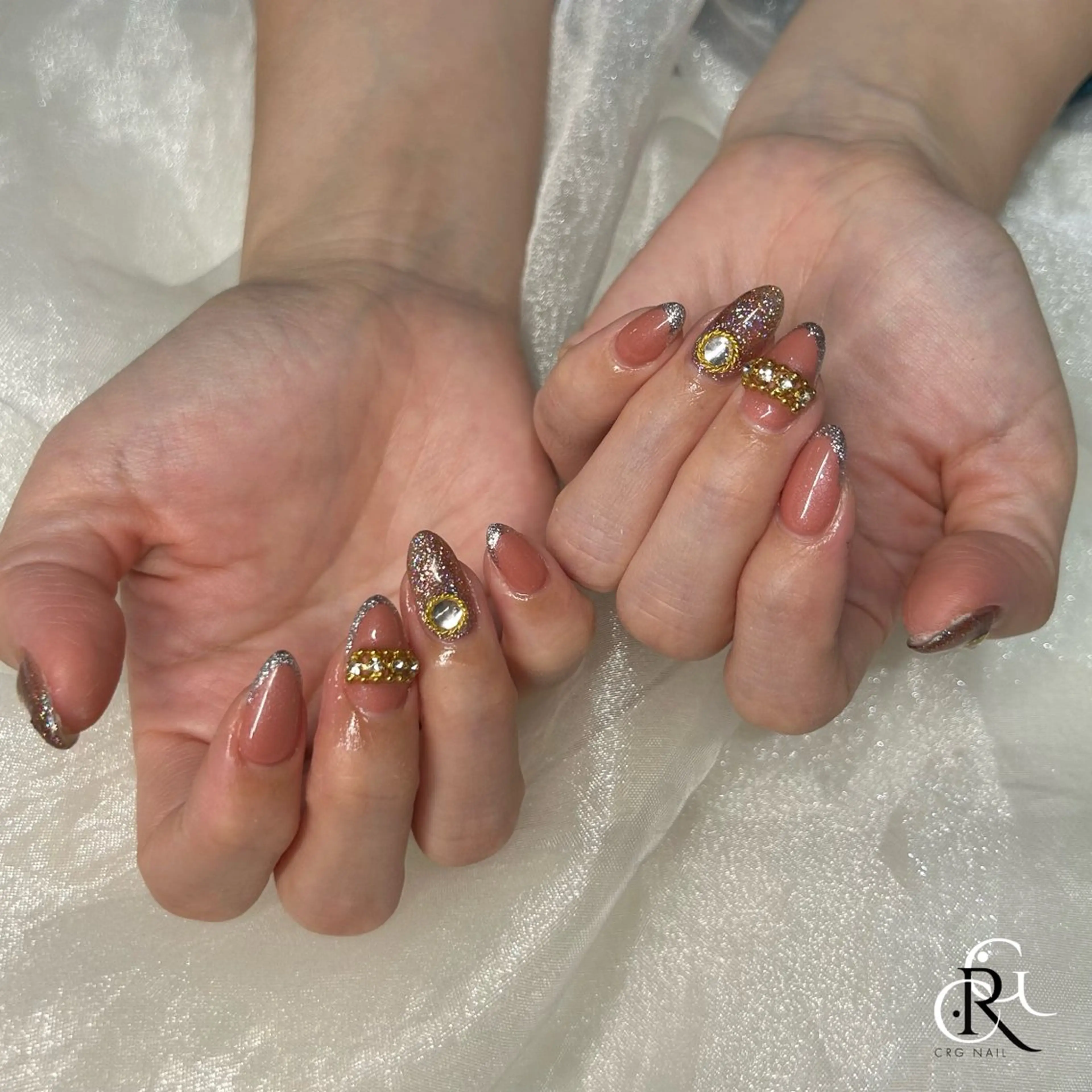 セミロング ハンドネイル CRGNAIL RENAのネイルデザイン