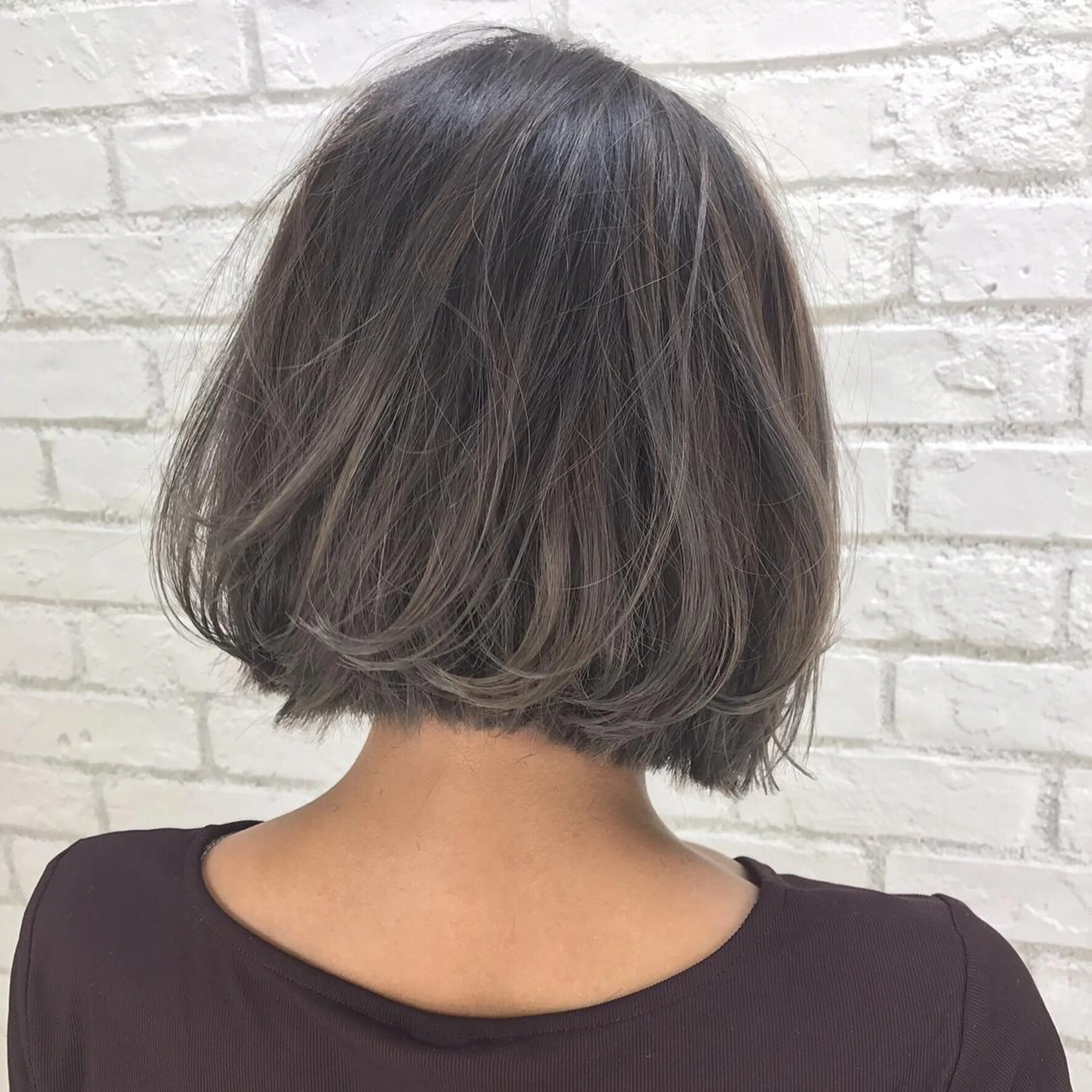 ショート カラー TOMOYAレイヤー ブリーチ縮毛矯正のヘアスタイル