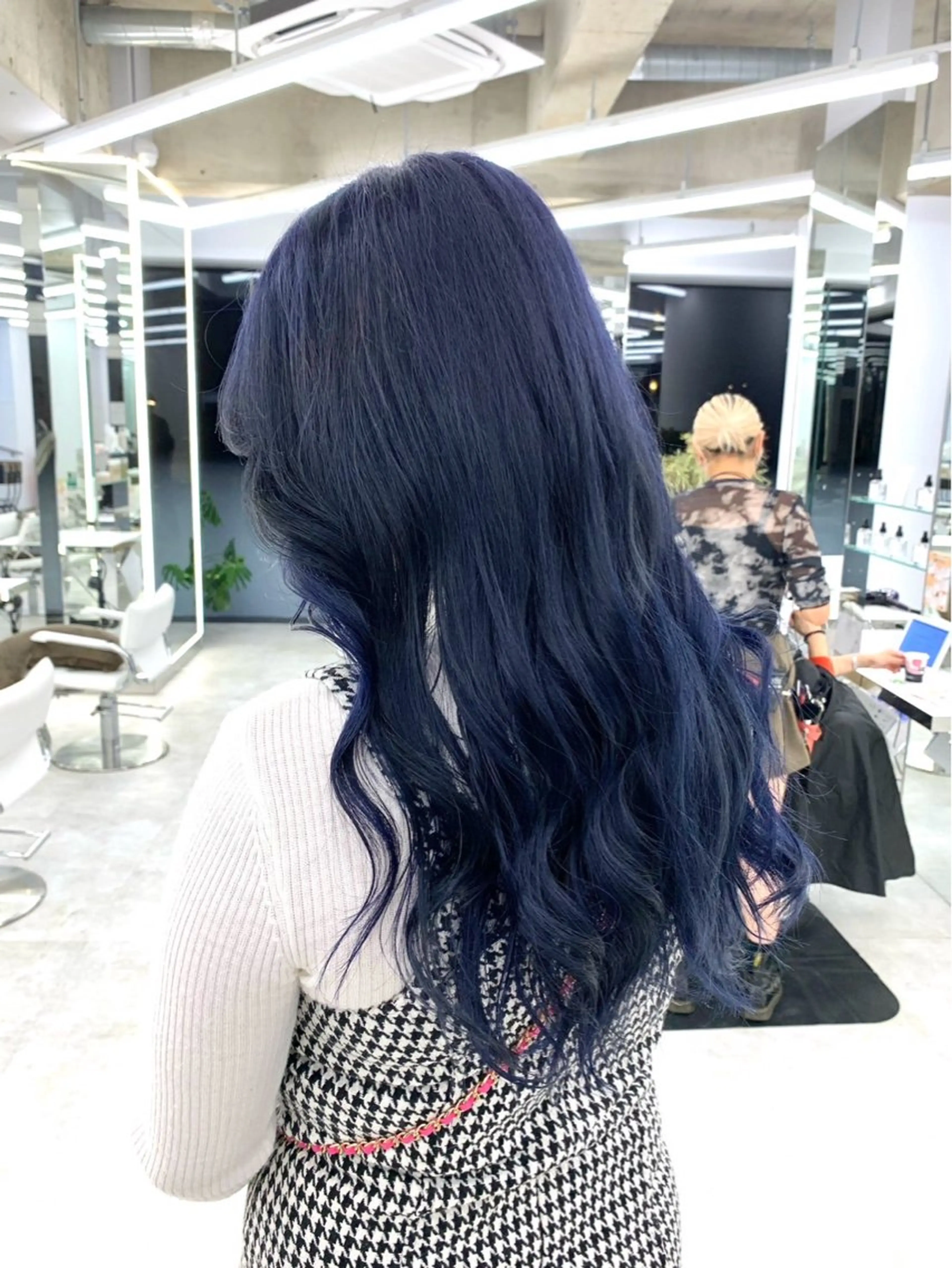 ロング カラー あおき いおりのヘアスタイル