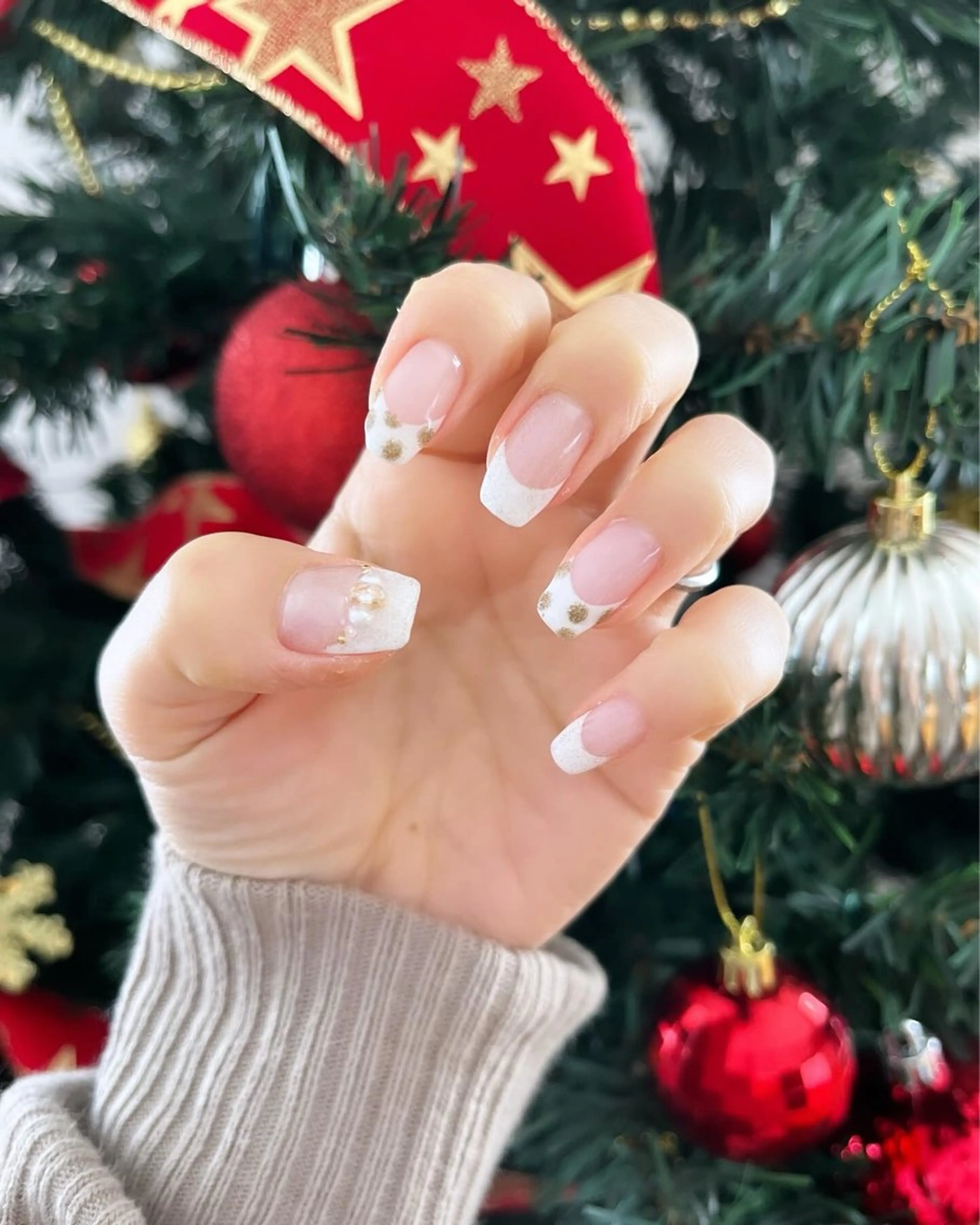 ネイル フレンチネイル キラキラネイル ストーンネイル 冬ネイル クリスマス ハンドネイル miel nailのネイルデザイン