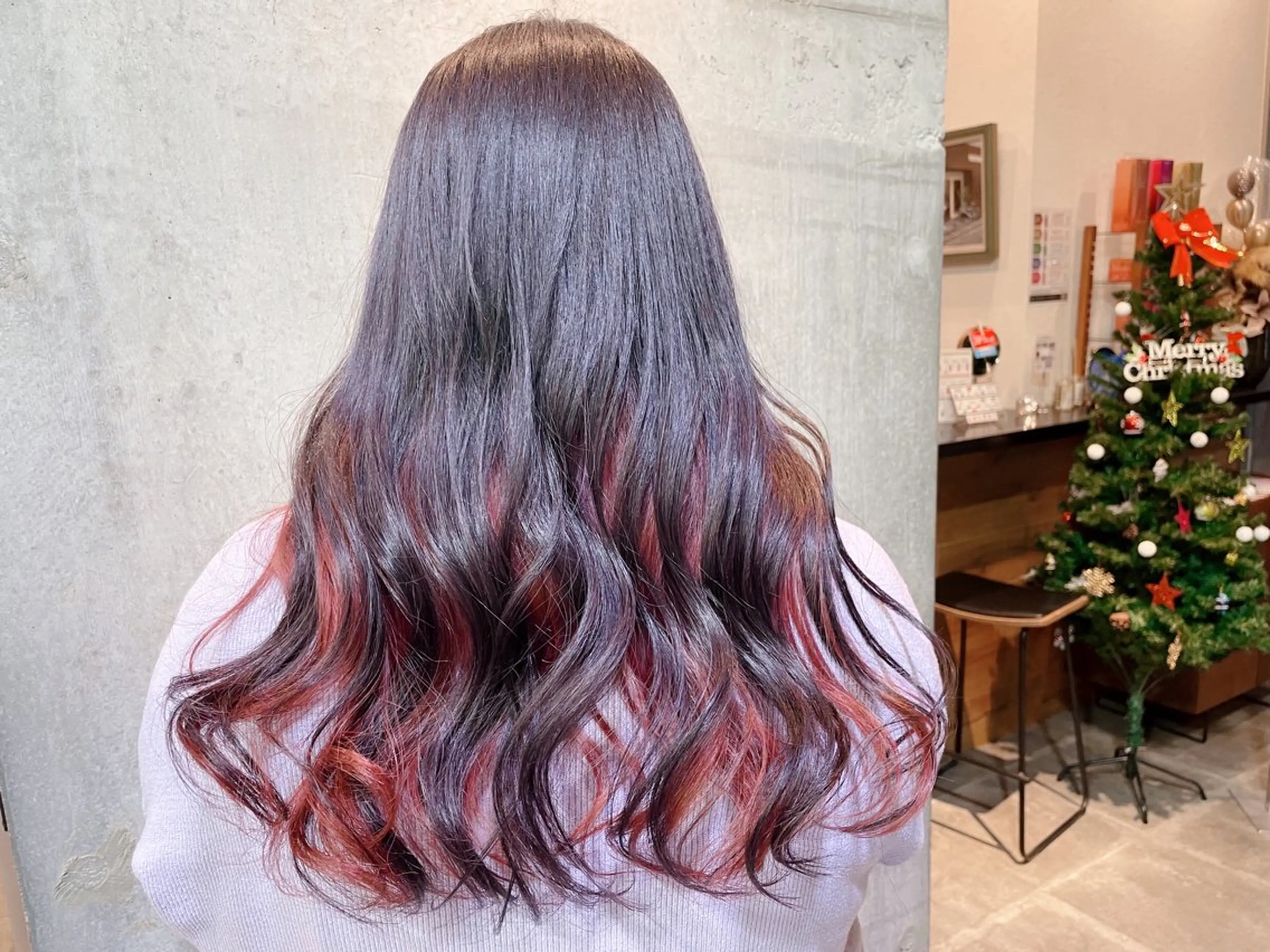 ロング カラー 塩崎 明菜のヘアスタイル