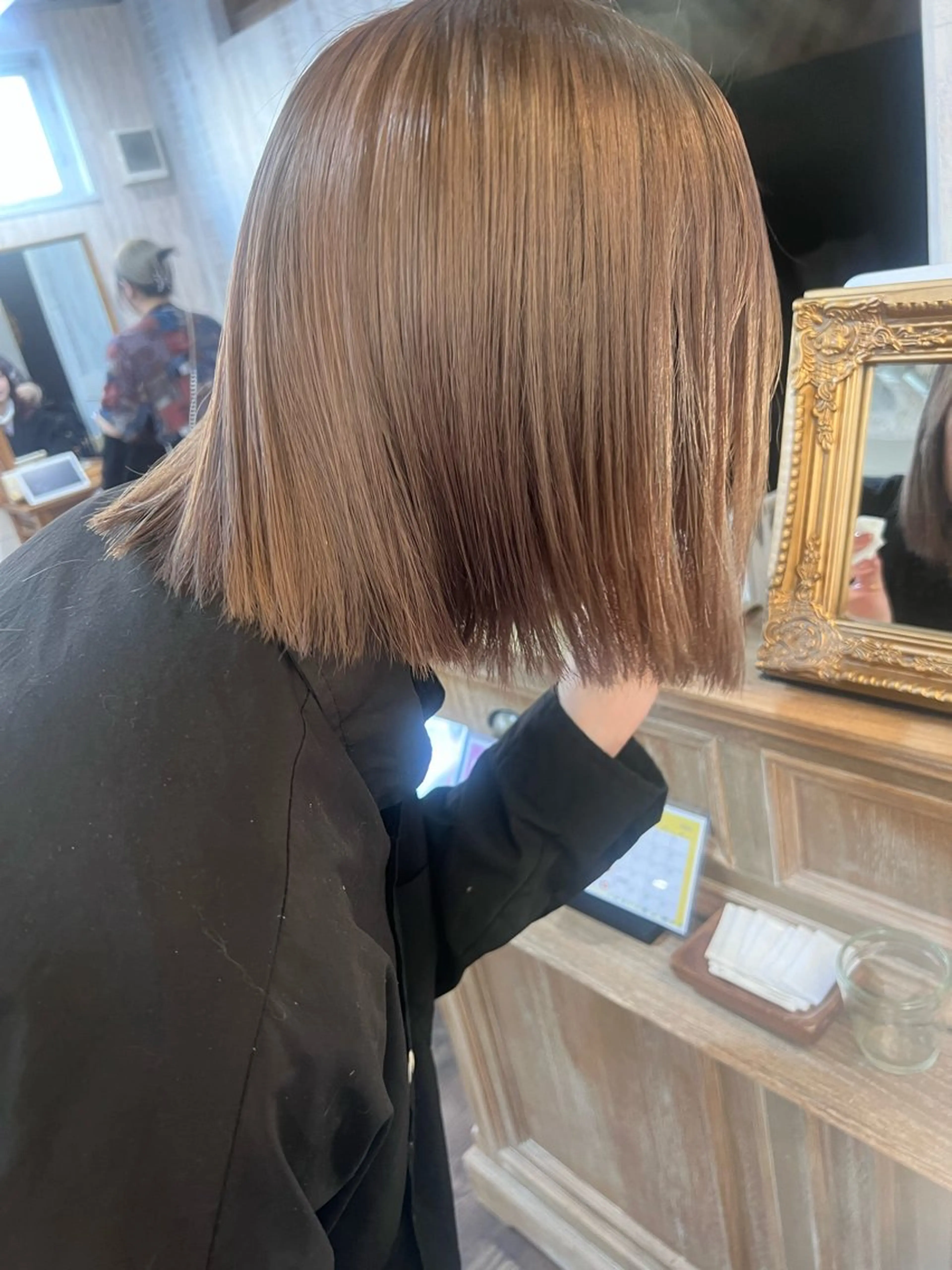 ショート カラー ベージュカラー ブリーチ ヘアカラー ヘッドスパ ダブルカラー　/ インナーカラーMiiのヘアスタイル