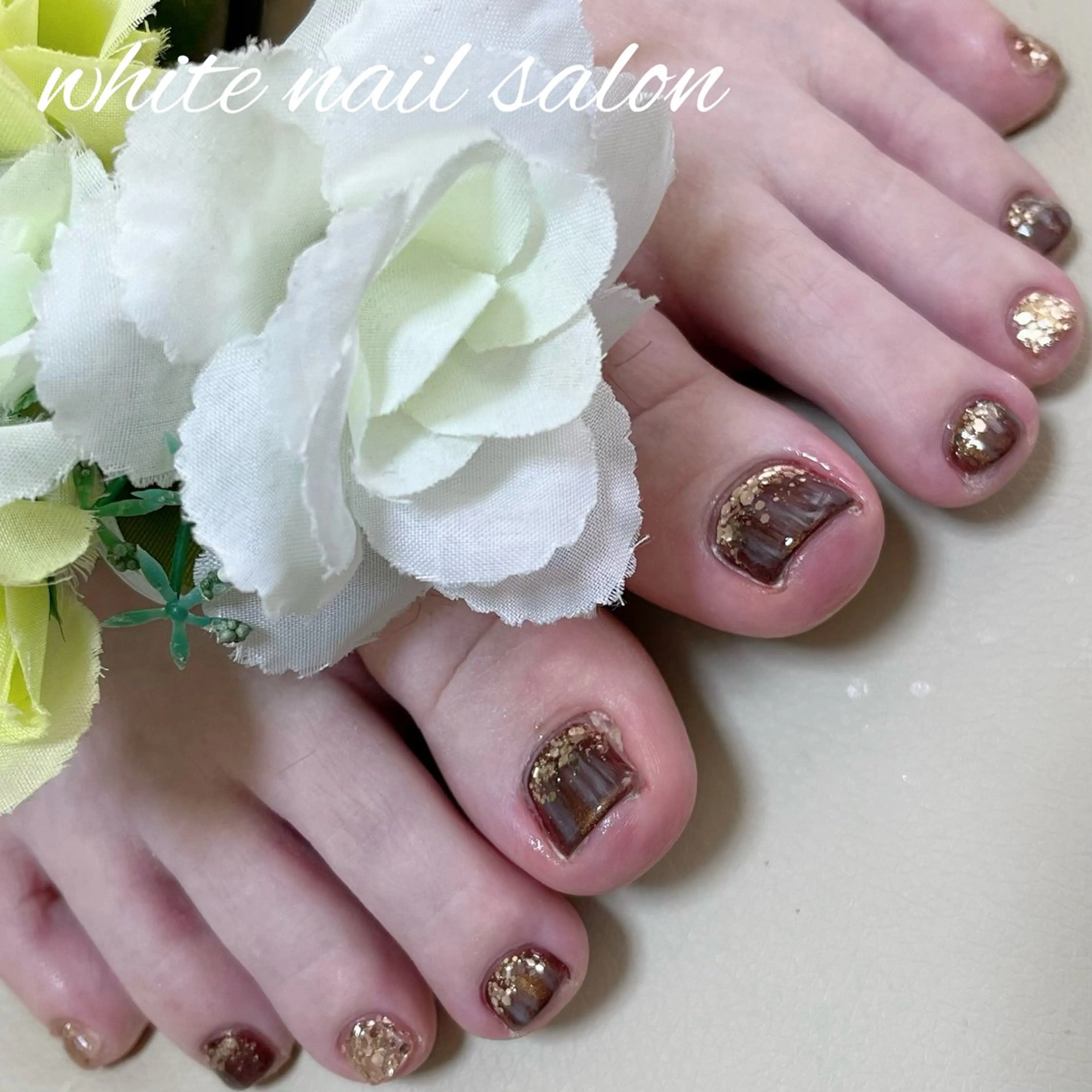 ネイル ラメ(グリッター) フットネイル white nail salonのネイルデザイン