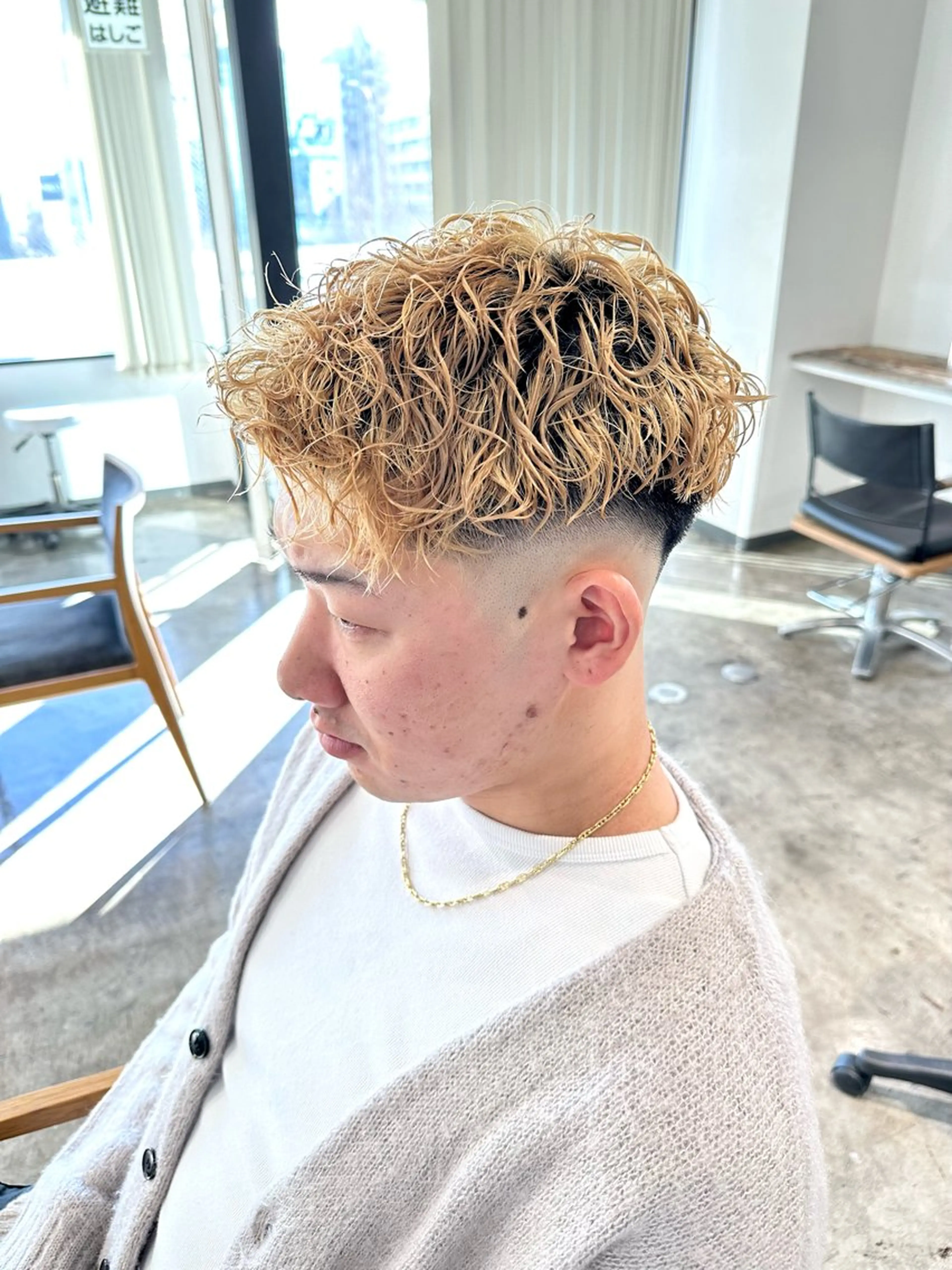 メンズ メンズブリーチ フェードカット メンズパーマ スキンフェード カット ヘアカラー パーマ トリートメント 骨格補正施術/メンズ 専門美容師/YUYAのヘアスタイル