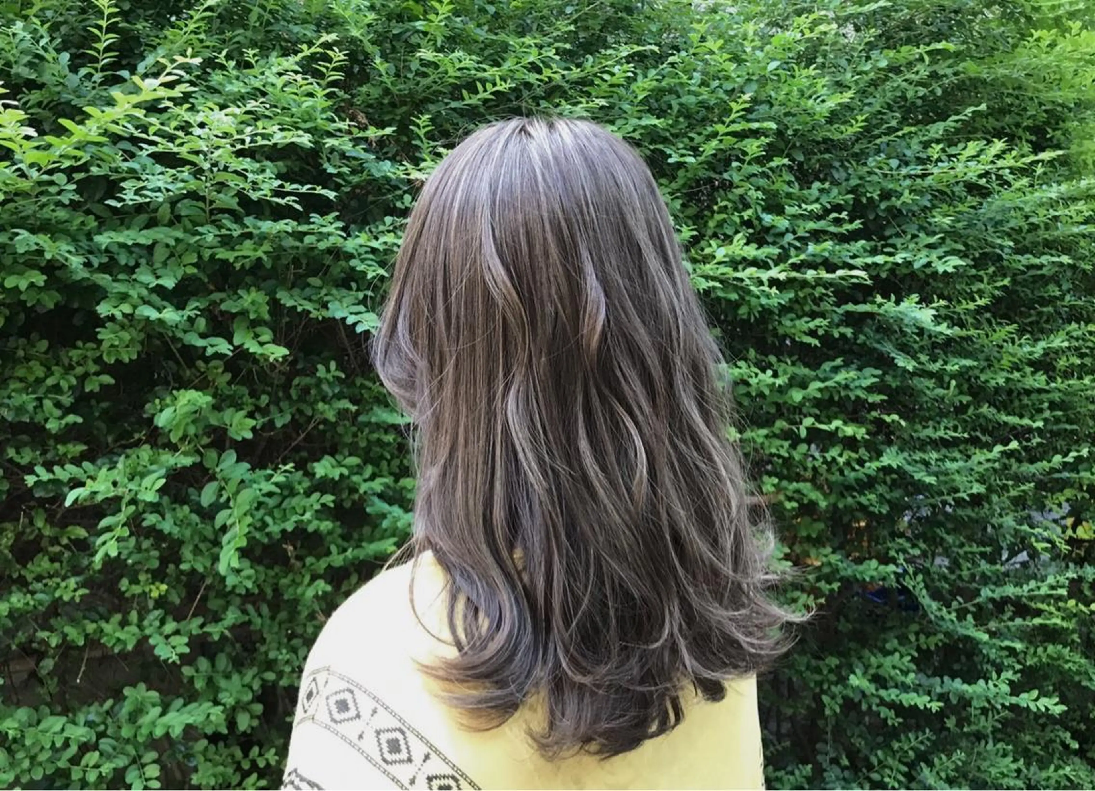 セミロング カラー マツエク・マツパ ハイライトカラー ハイライト 🌈髪質改善カラーの 🌈坂本侑樹のヘアスタイル