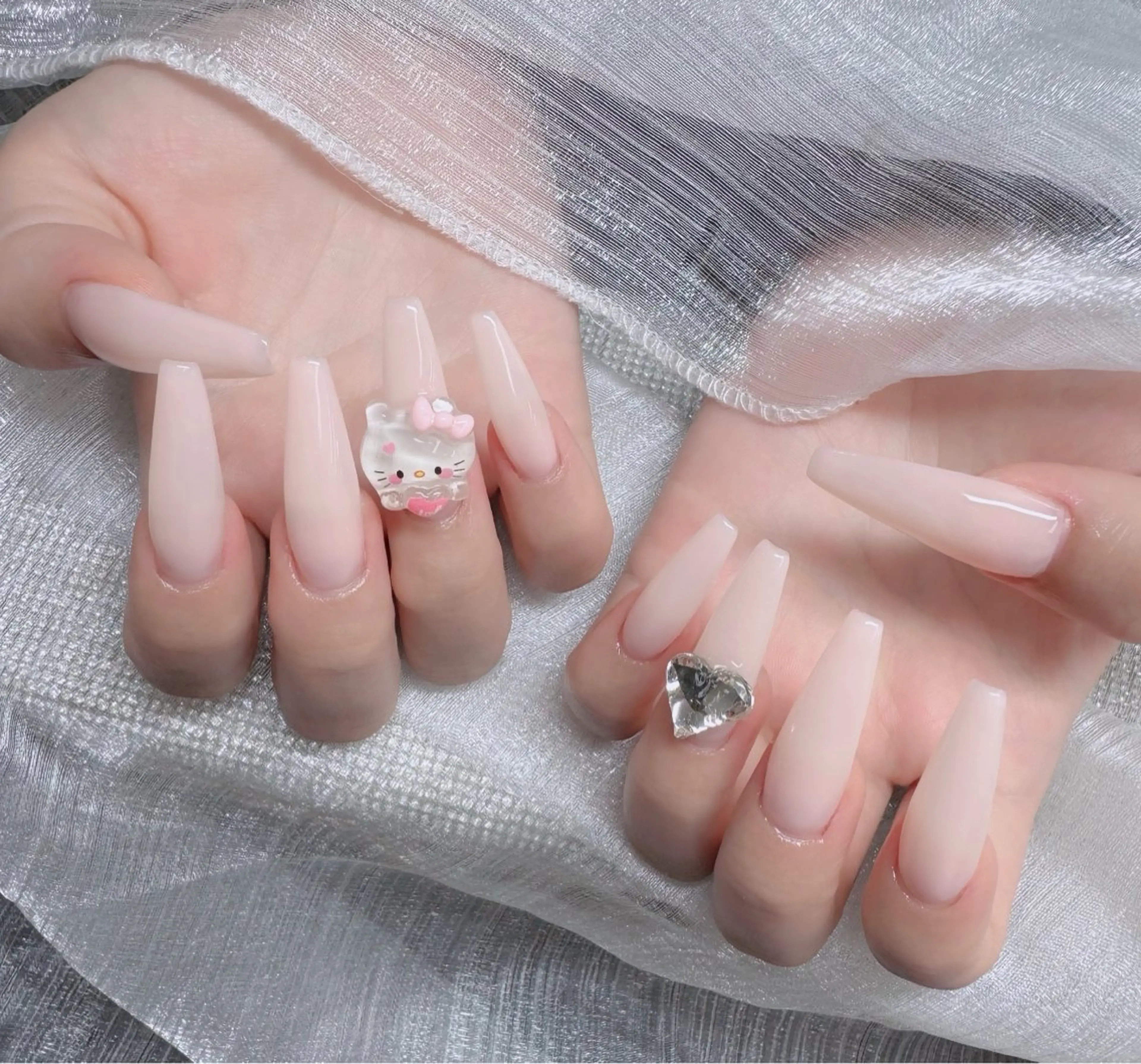 ネイル フレンチネイル ジェルネイル ガラスフレンチ ハロウィン ハート H.baby Nail Salonのネイルデザイン