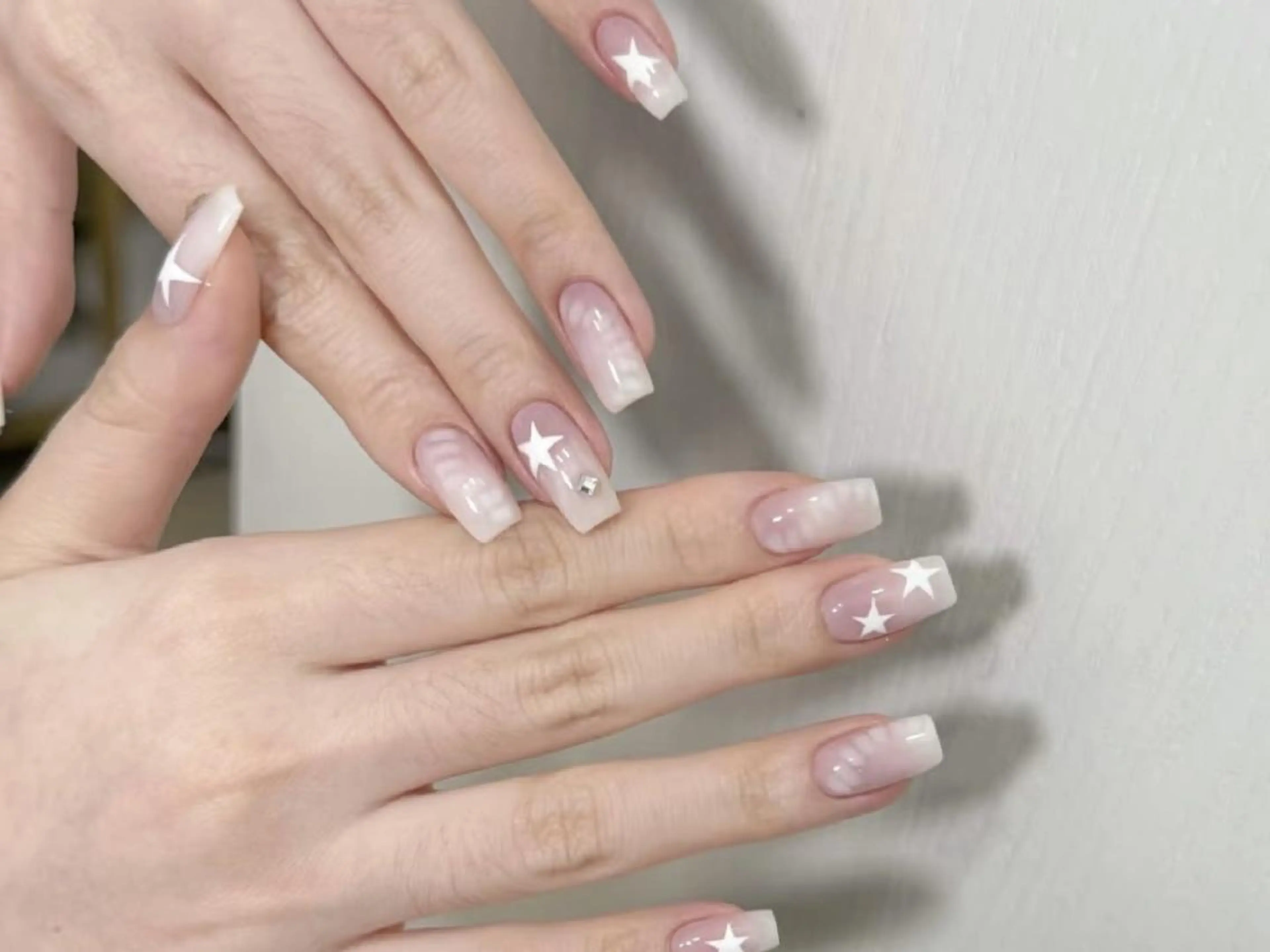 ネイル アートネイル カジュアル フレンチネイル ホログラムネイル ロングネイル ハンドネイル ハンドケア Feliz nailのネイルデザイン