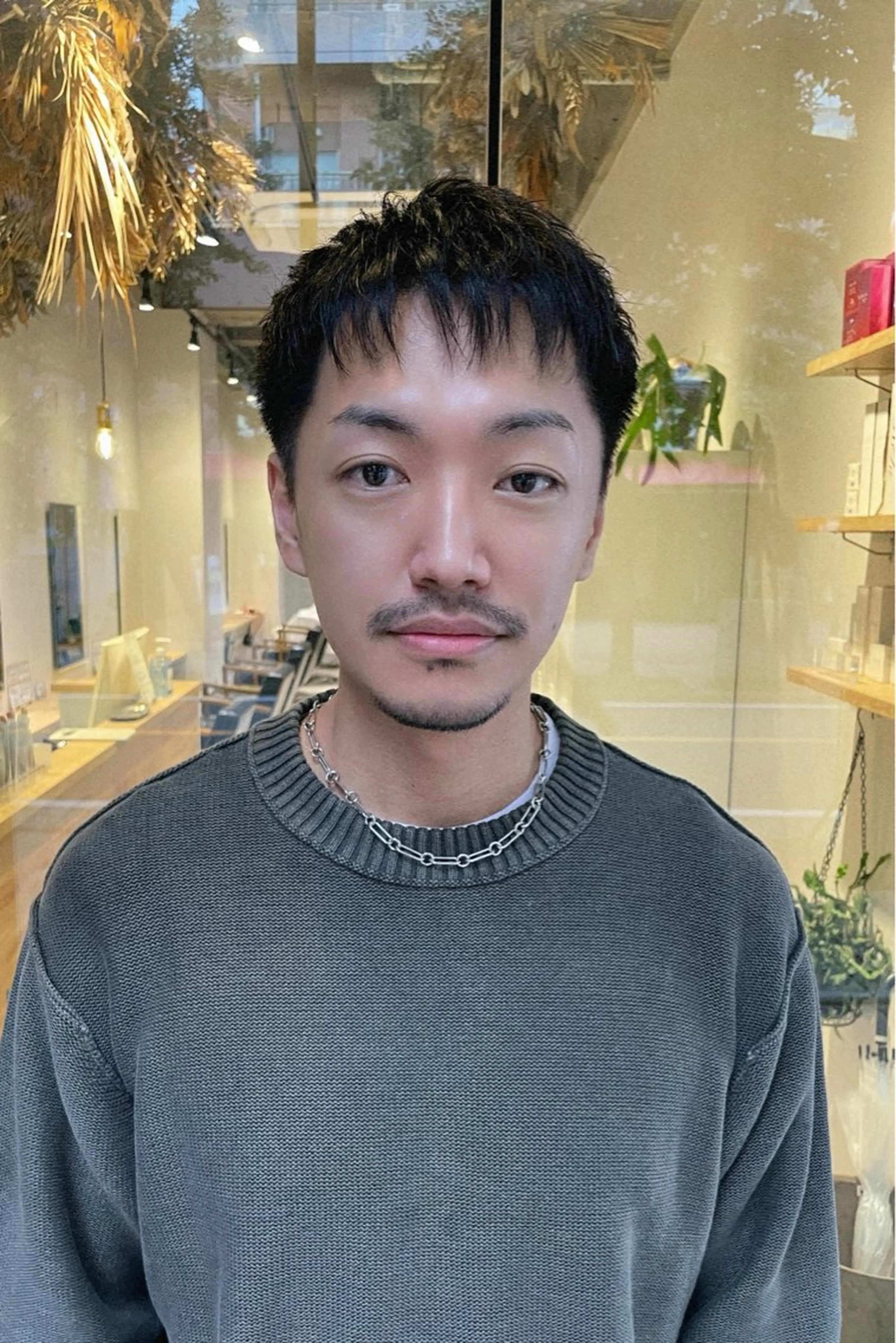 ショート メンズ センターパート ダウンパーマ フェザーパーマ メンズハイライト メンズ韓国風 藤崎百道メンズカット Zina/森井唯央のヘアスタイル