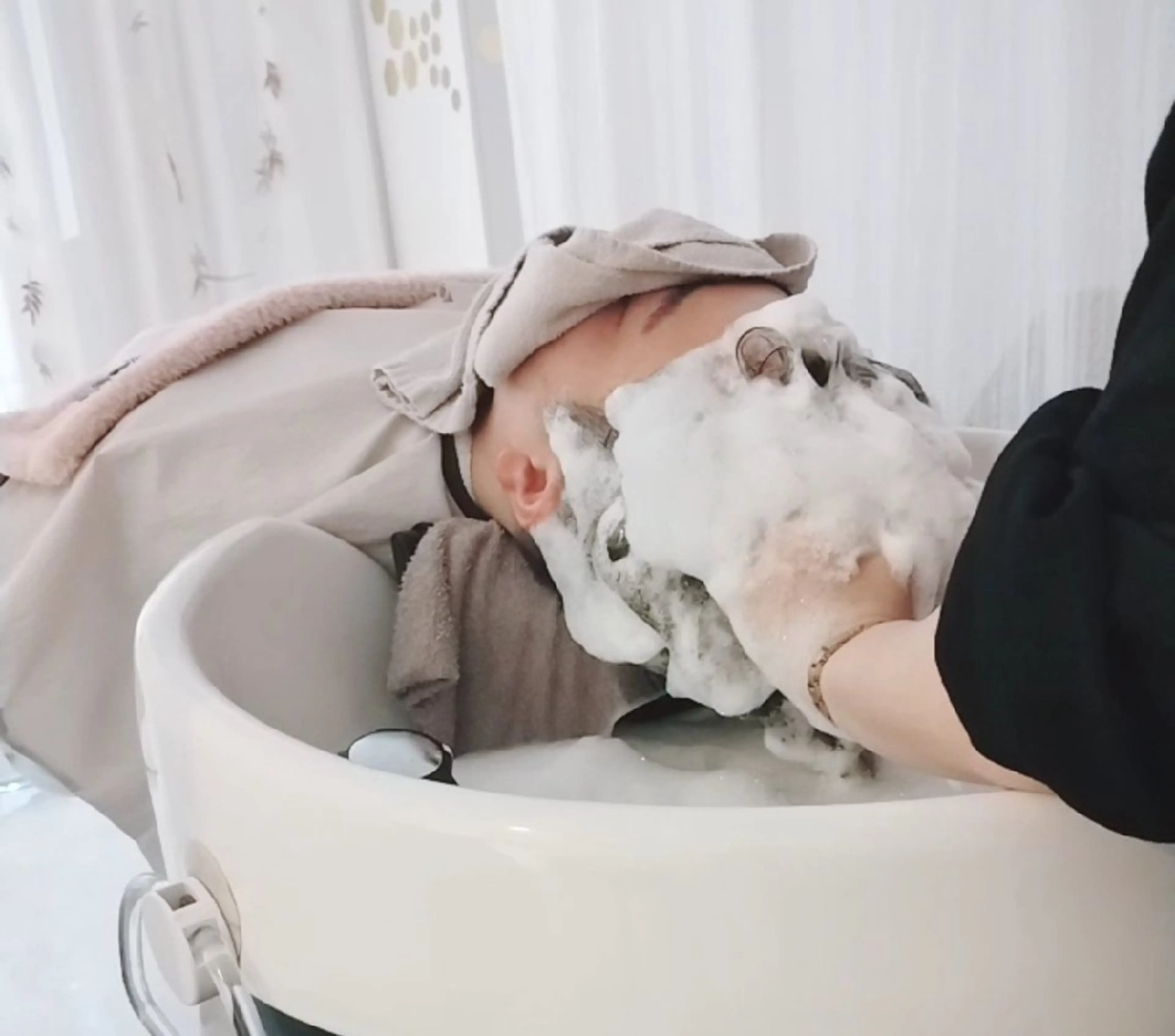 トリートメント amiu/カラー/ス パ🐰土井志歩のヘアスタイル