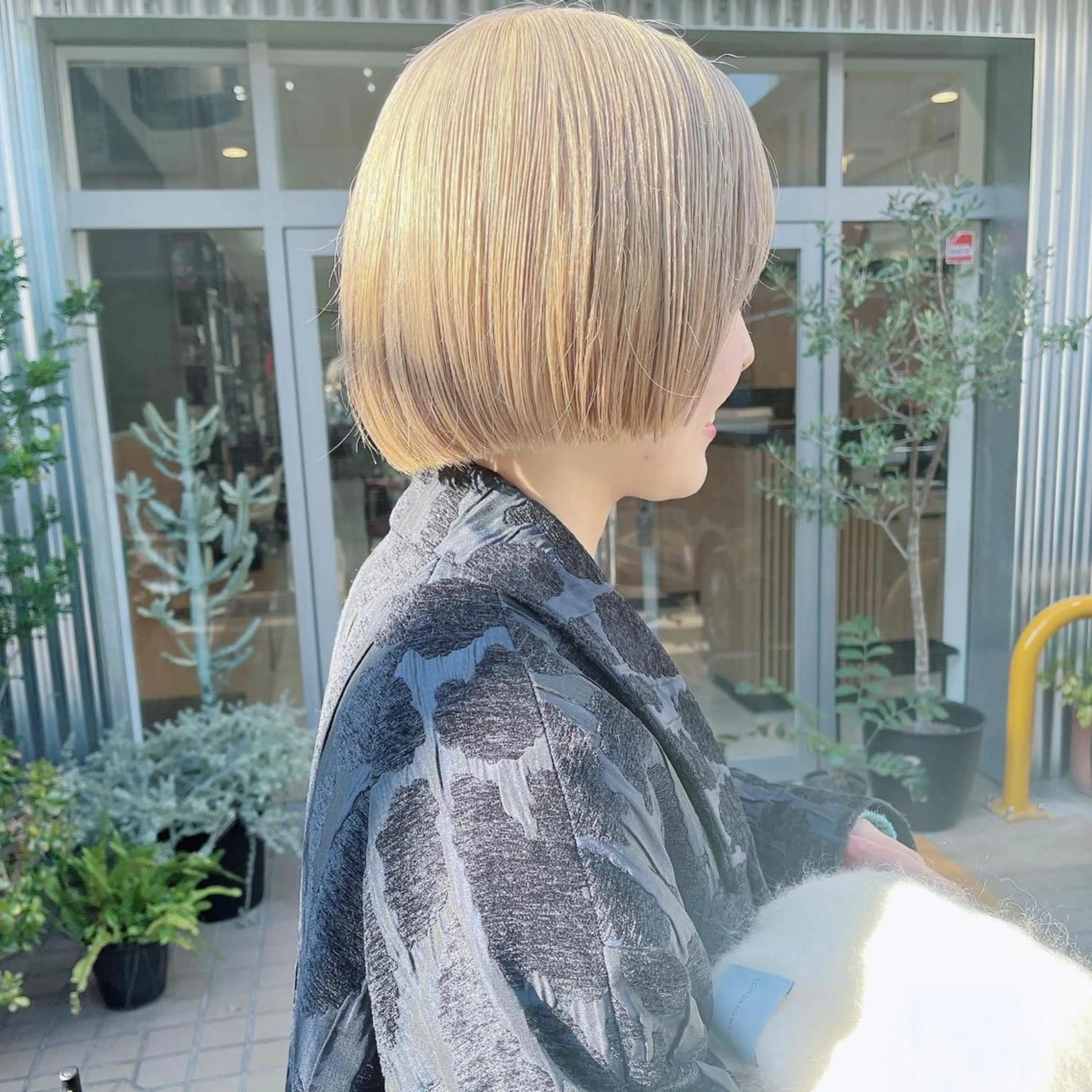 ショート カラー ブリーチ アラキチヒロ THE REMMYのヘアスタイル