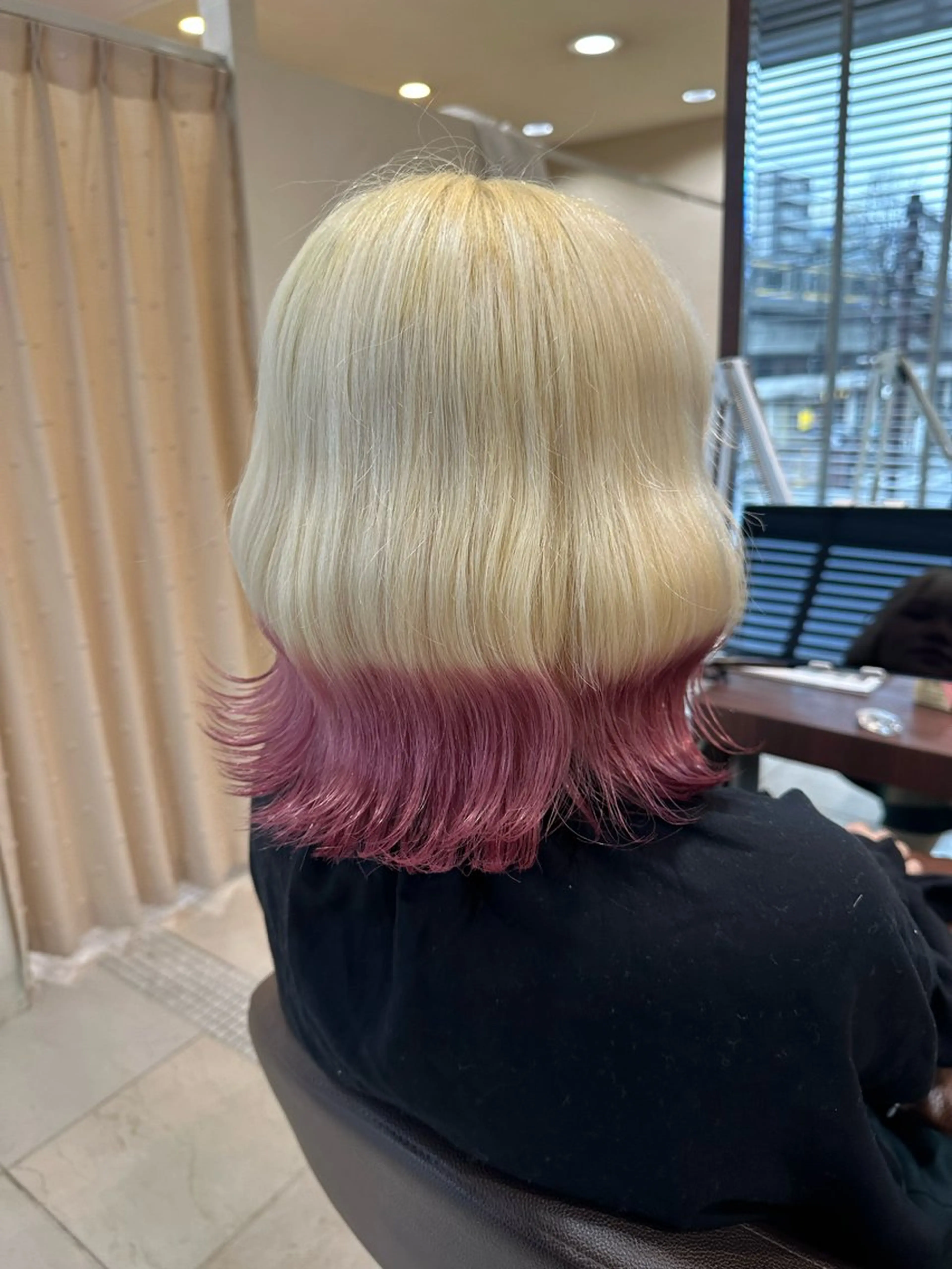 ミディアム カット ヘアカラー トリートメント 美容室FaB千葉店所属・千葉ハイトーンカラー KASUMIのヘアスタイル