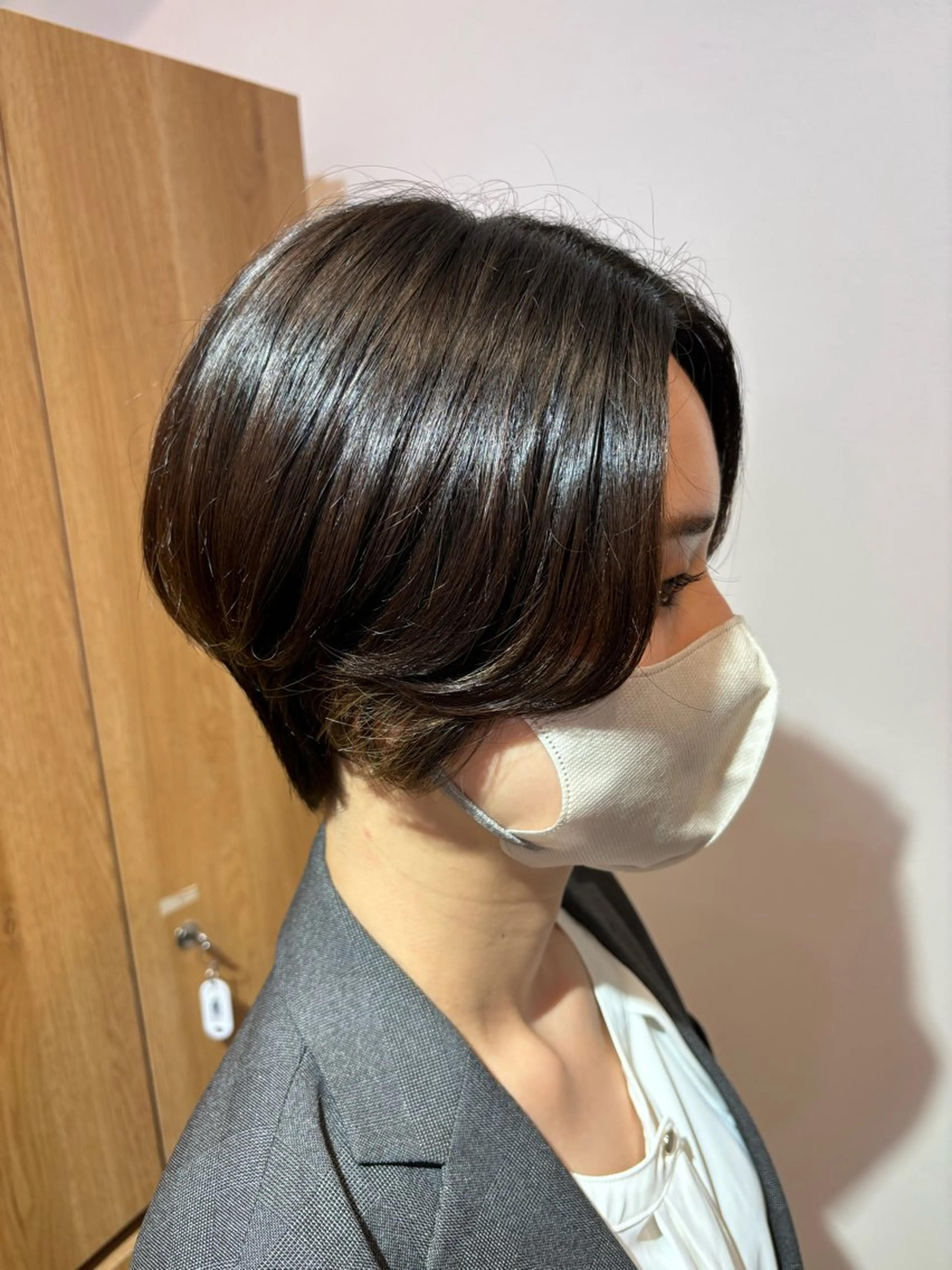 ショート シオン/艶髪/ 暗髪カラーのヘアスタイル