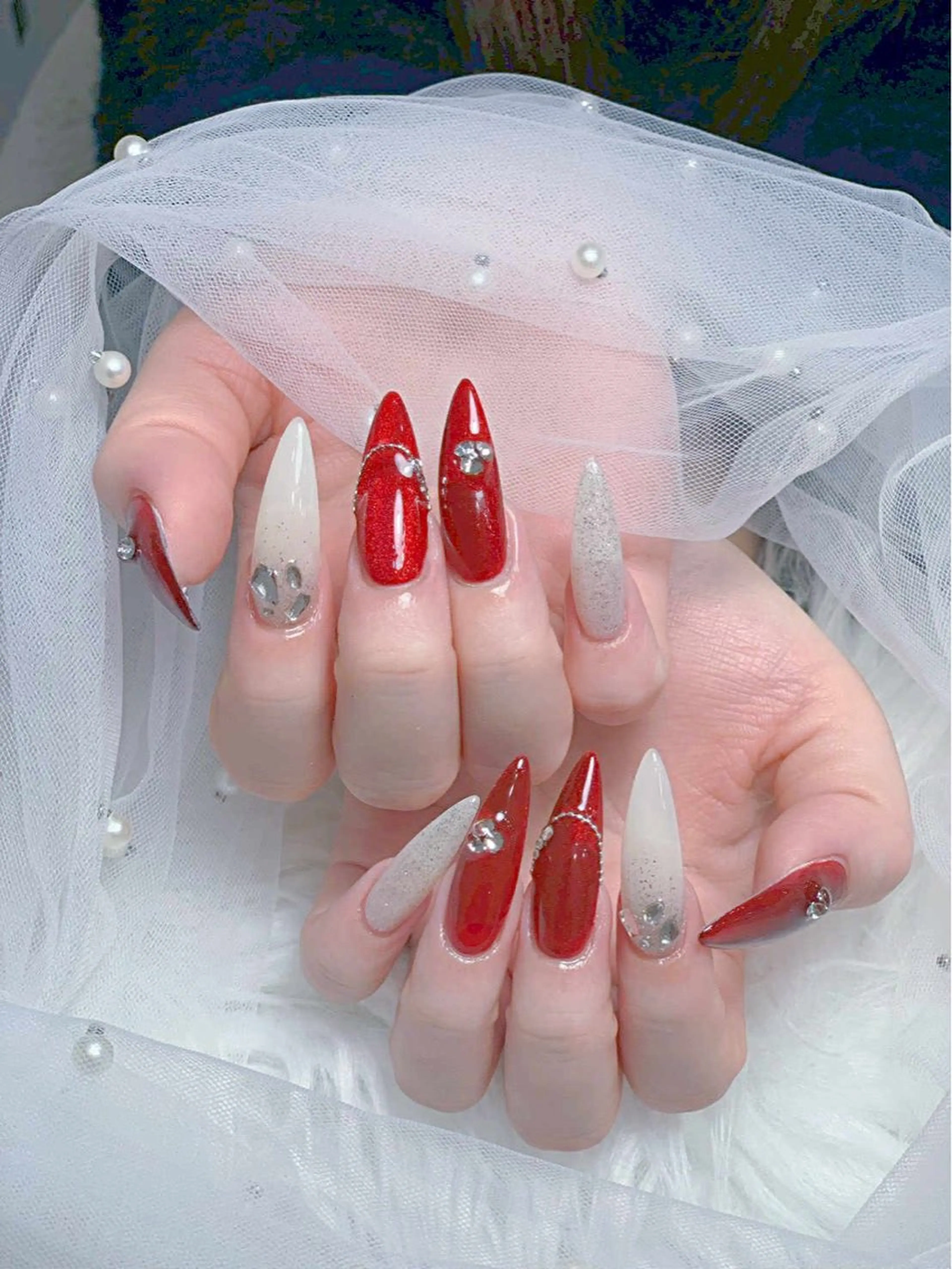 ネイル アートネイル オーロラネイル チークネイル 長さ出し フットネイル ハンドネイル ハンドケア Mio_ Noiranailのネイルデザイン