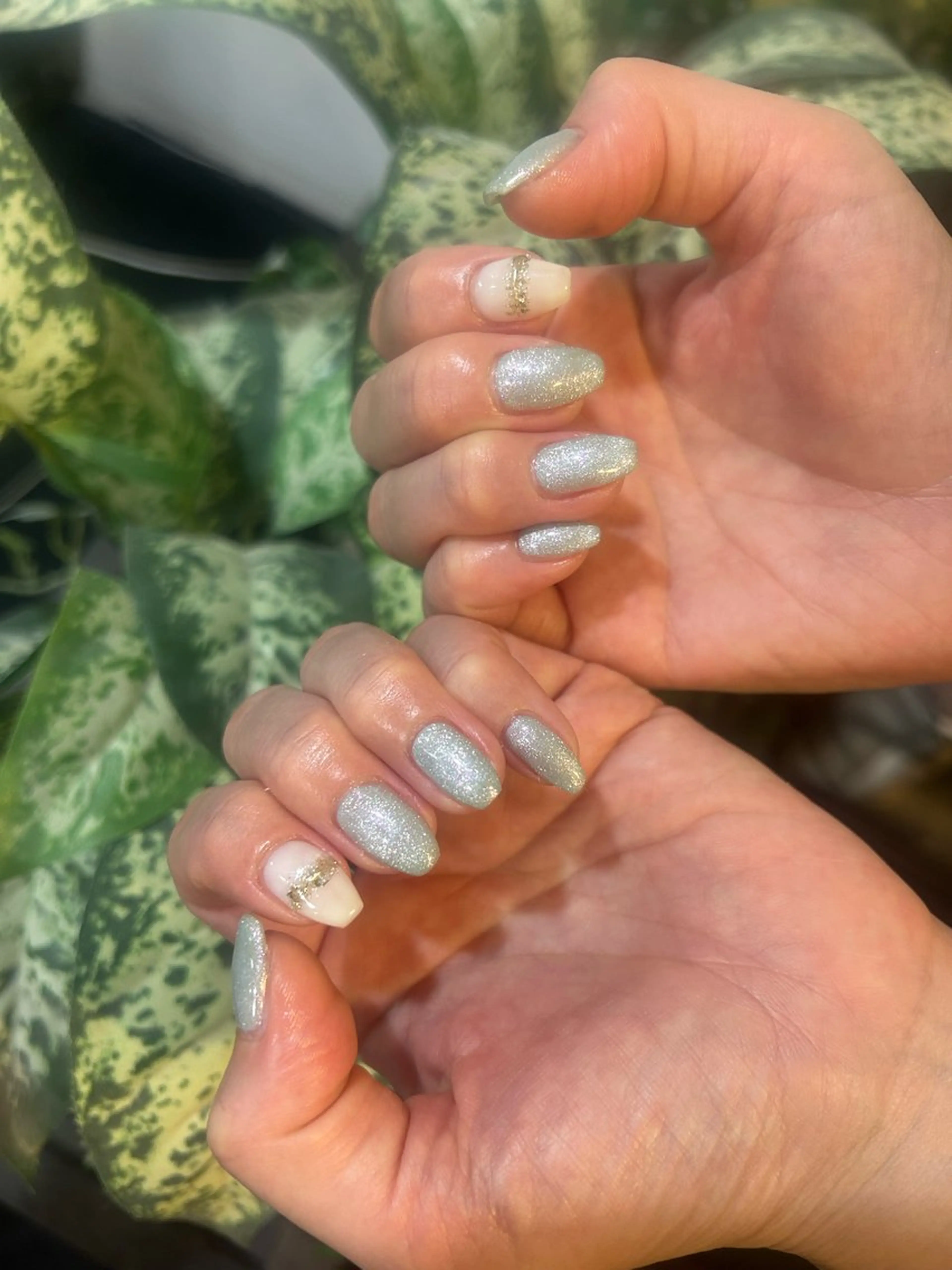 チップ長さ出しメニュー:マグネット/フラッシュジェル+1本アート　(片手1本ずつ、計2本)　オフ込み　ハンドの写真