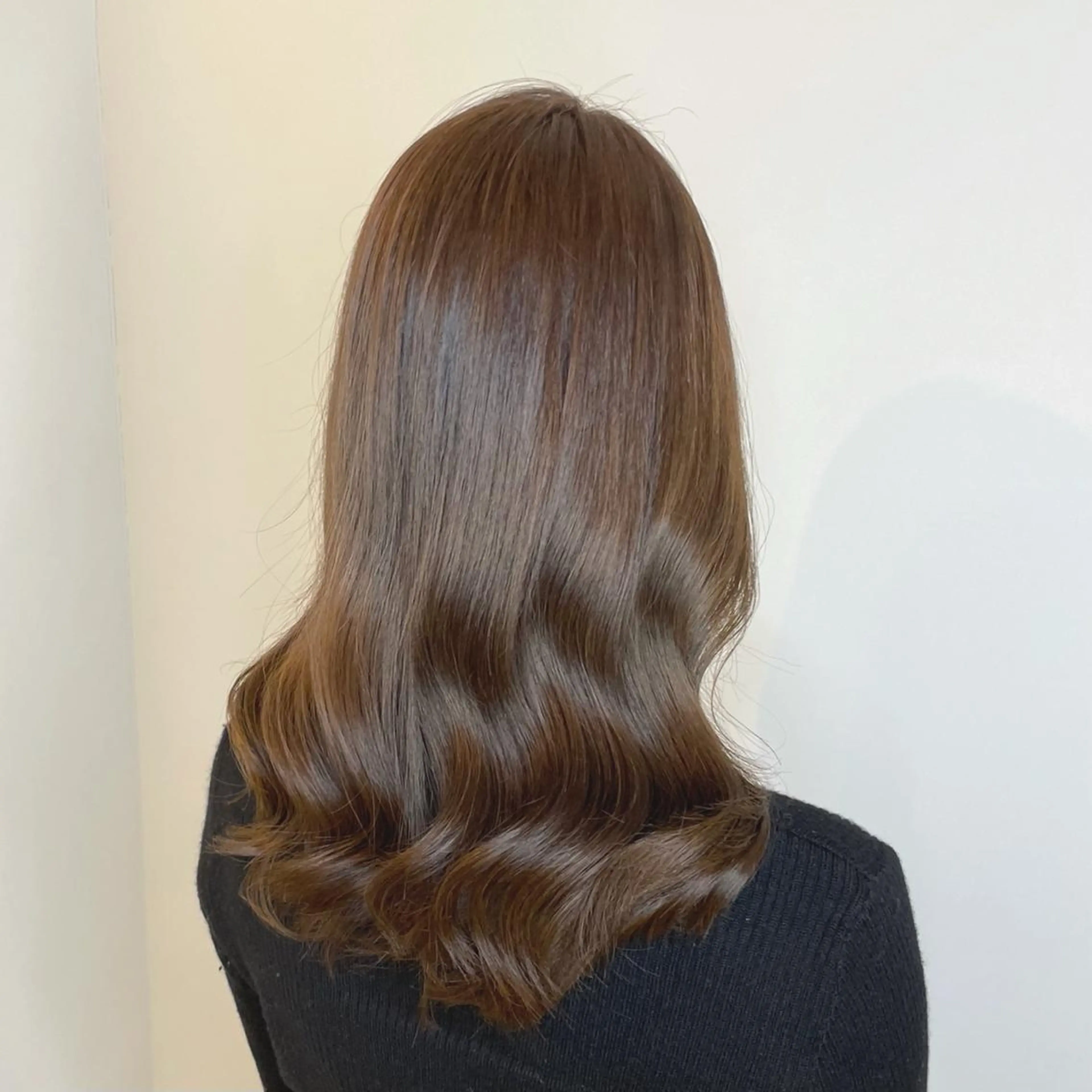 セミロング カラー SALOWIN 表参道所属・シンカ 表参道のヘアスタイル