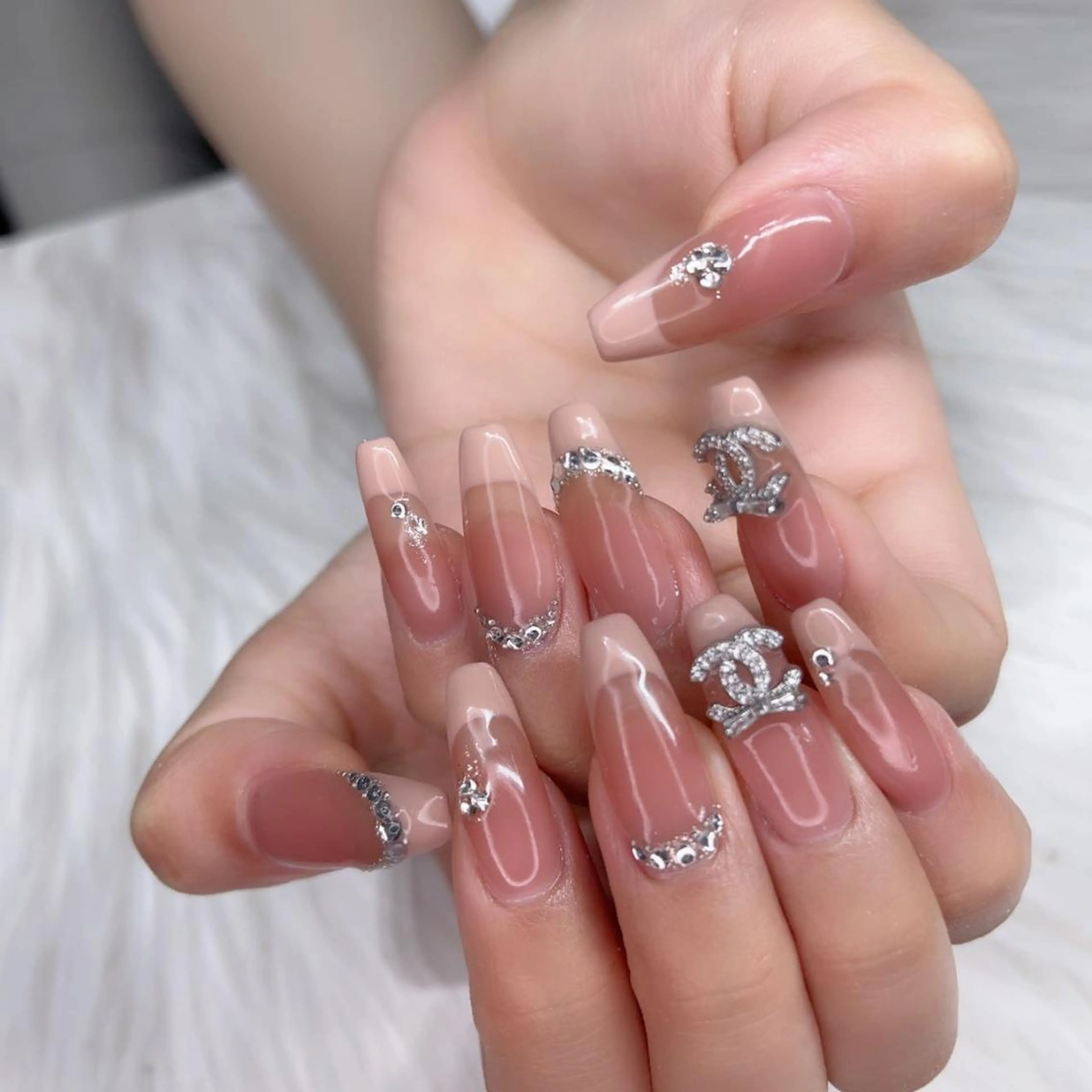 ネイル アートネイル 長さ出し ネイルチップ Queens PUPUのネイルデザイン