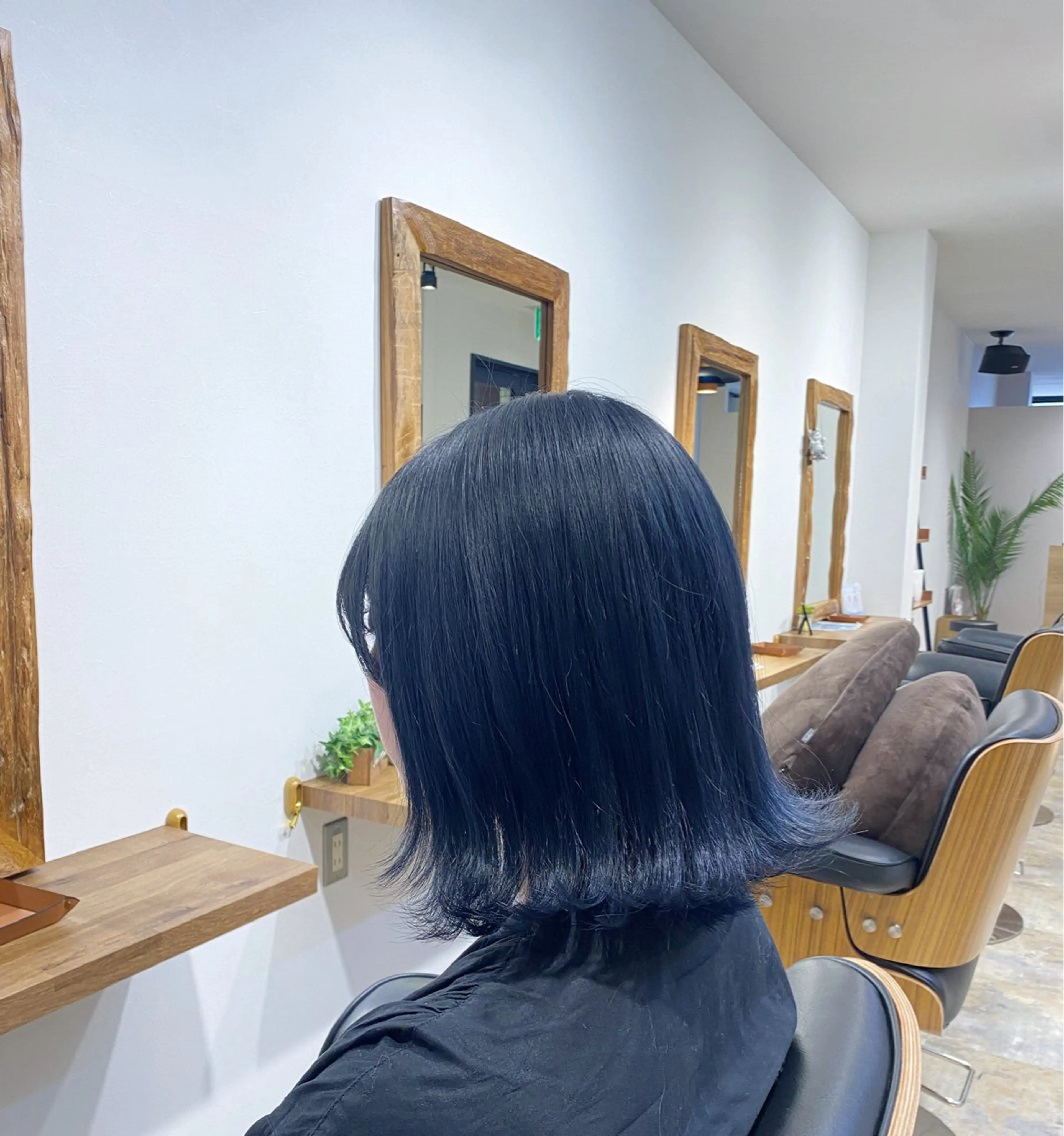 ミディアム カラー ヘアアレンジ ブリーチ ブルーカラー ダブルカラー ネイビーカラー 外ハネヘア TIERRA西新店所属・濱川 美紀のヘアスタイル
