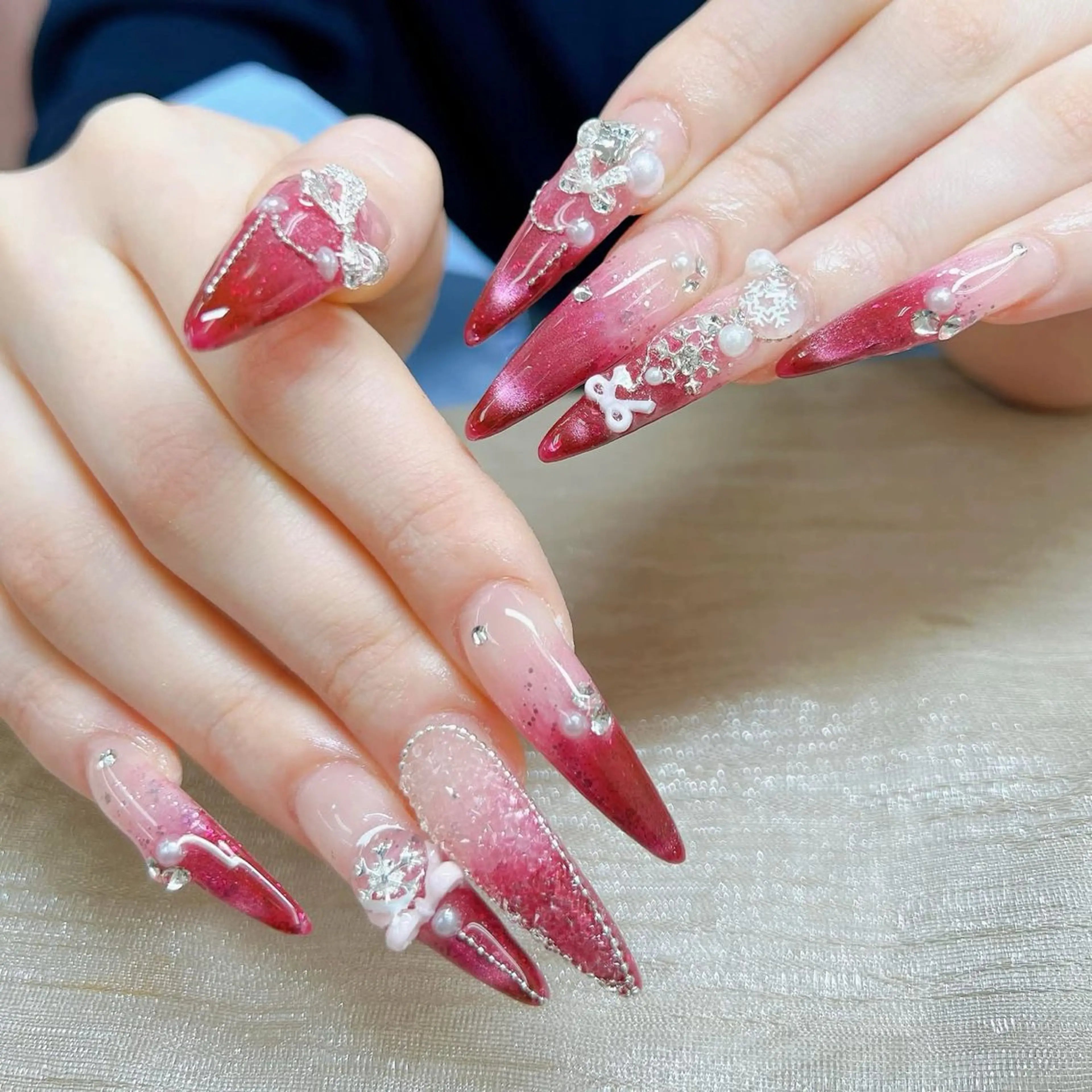 ネイル アートネイル オーロラネイル チークネイル 長さ出し フットネイル HaNa_ Noiranailのネイルデザイン