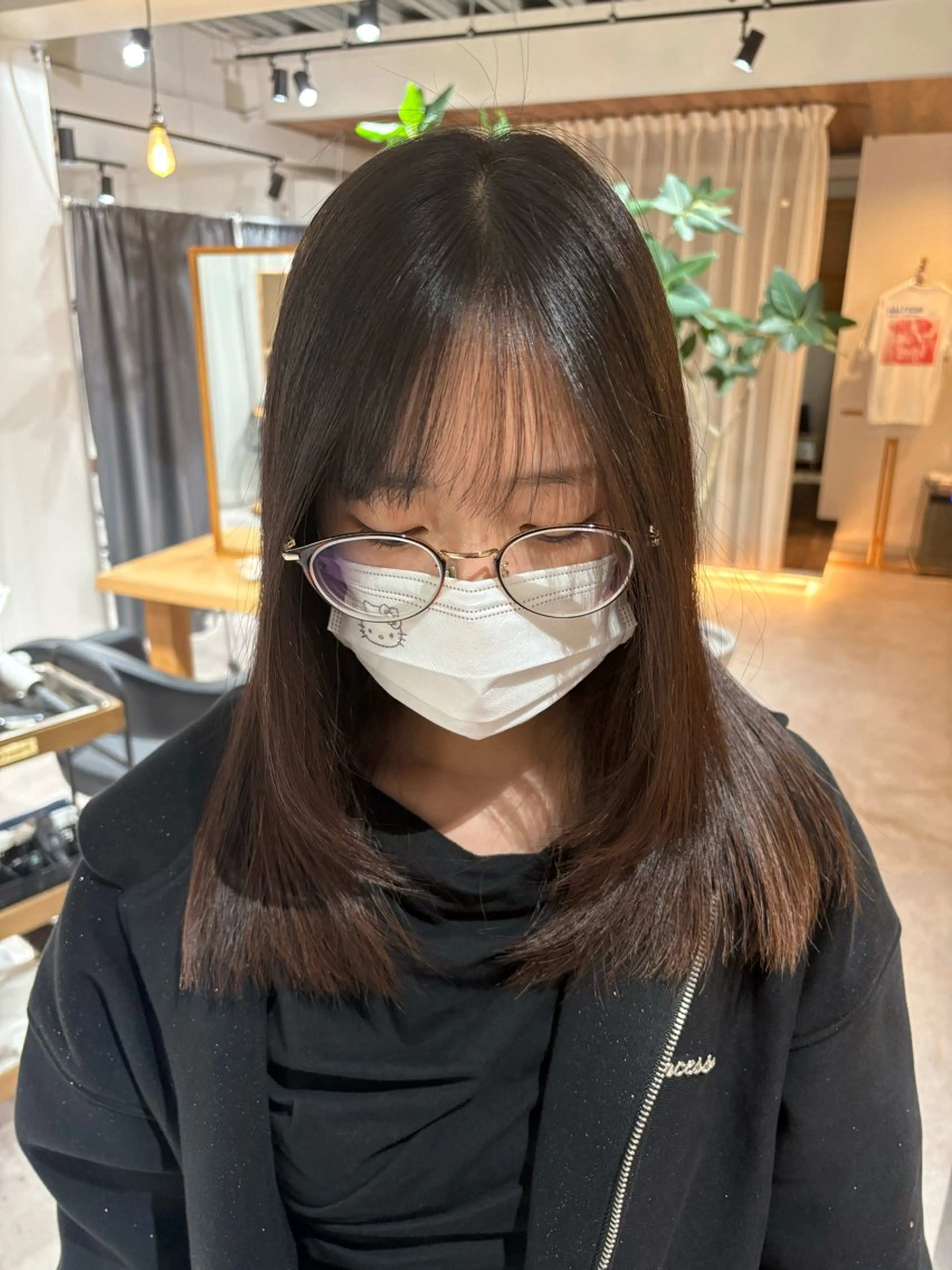 ミディアム ミディアムレイヤー レイヤーカット aina / n.w.hのヘアスタイル