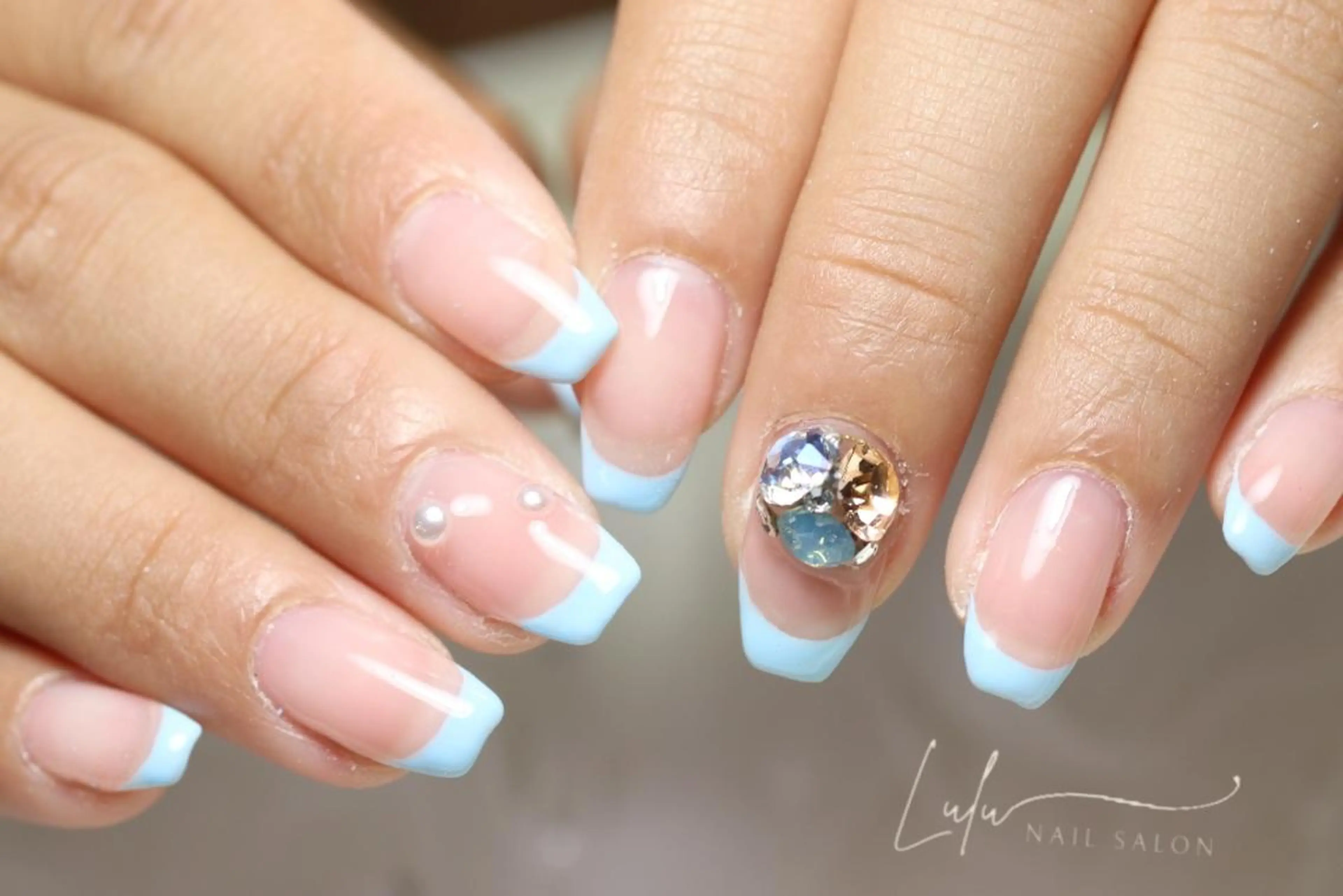 ネイル フレンチネイル 水色 Lulu nail salon 南堀江店所属・西村 あやかのネイルデザイン