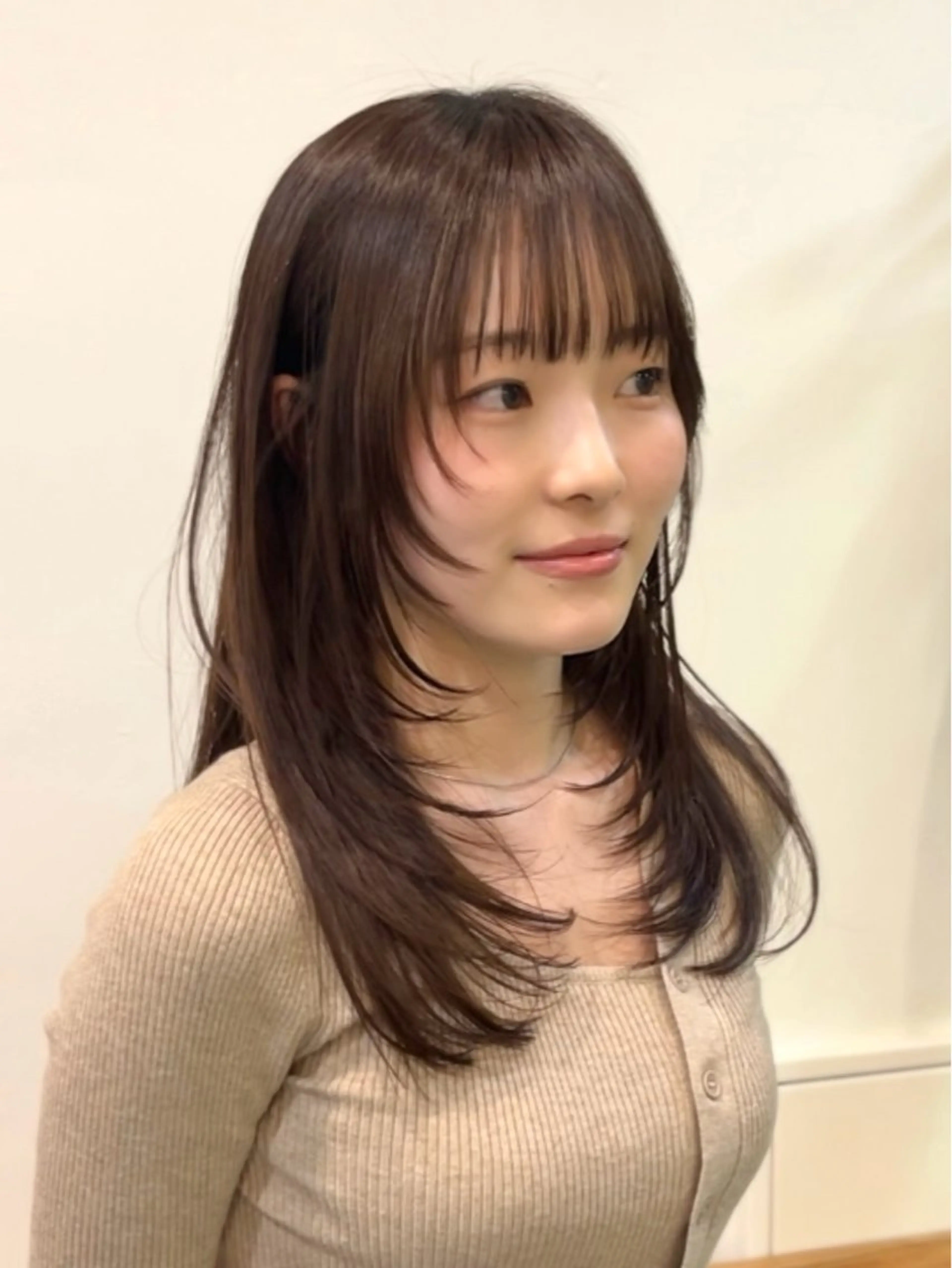 ロング カラー グレージュ くびれヘア 顔まわりレイヤー 韓国風ヘア レイヤーカット カット ヘアカラー i.Ehime所属・VIEW EHIME 齋藤  あつきのヘアスタイル