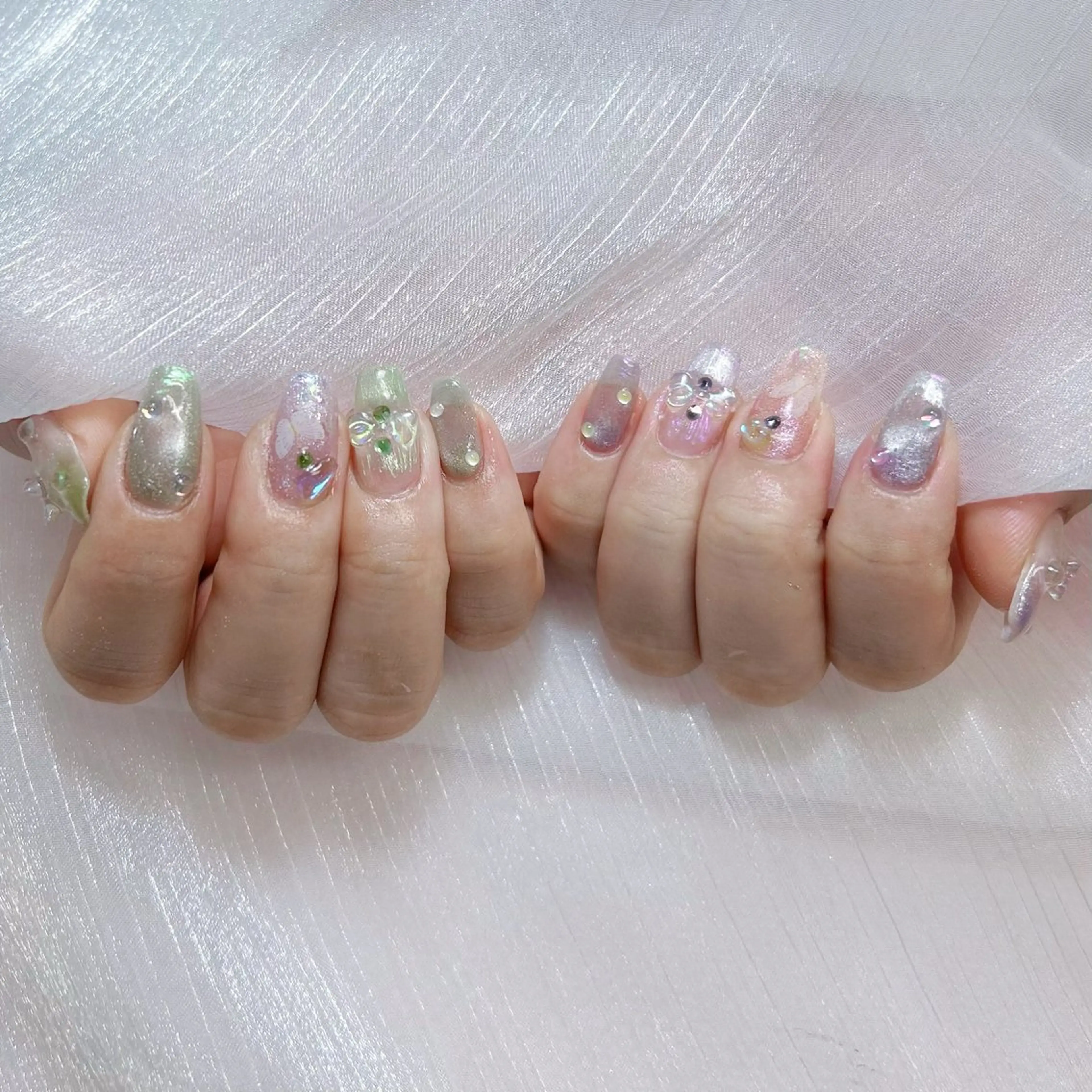 ネイル アートネイル オーロラネイル ガーリー キラキラネイル 韓国ネイル ハンドネイル DIAMOND Nail☁️のネイルデザイン