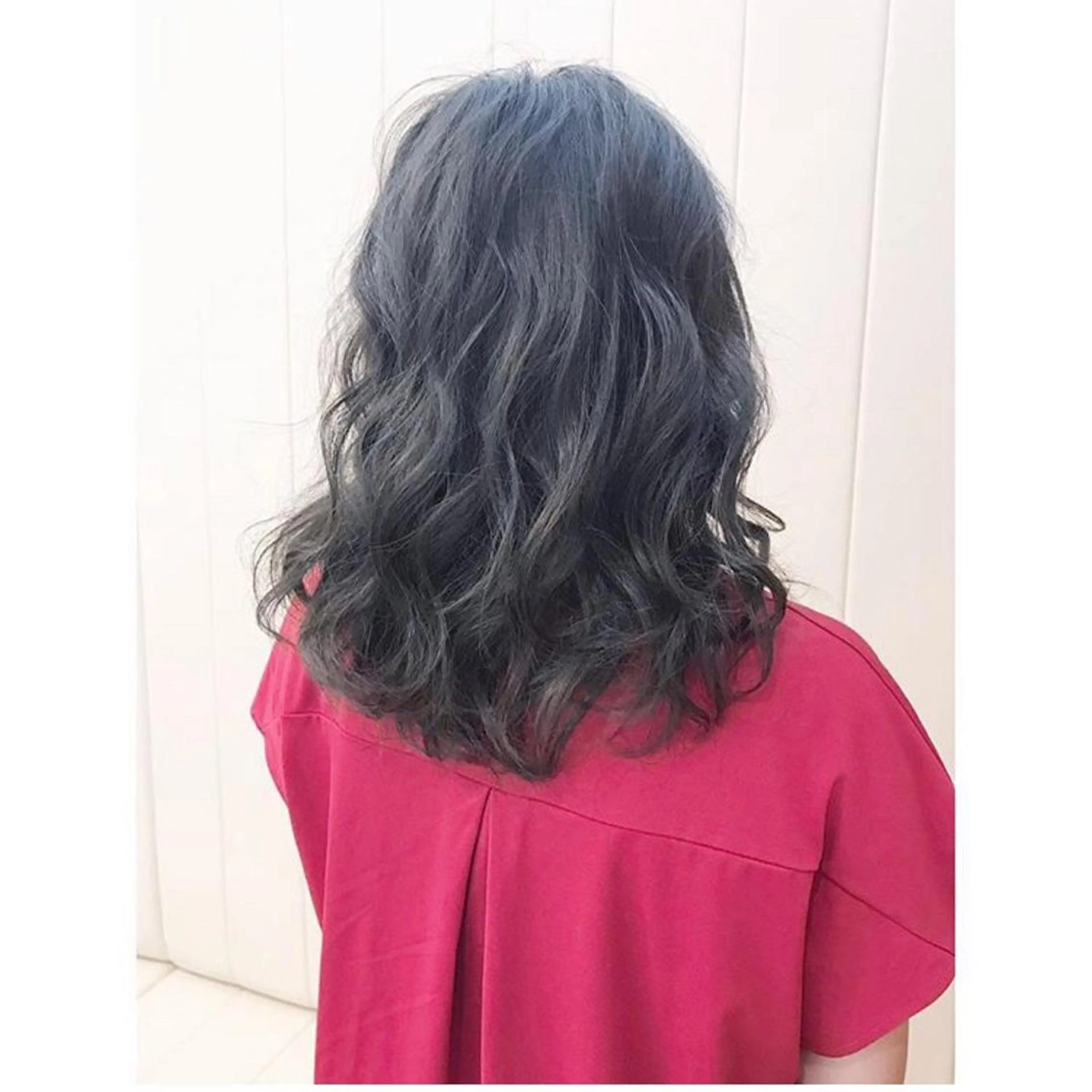 ミディアム カラー アッシュ アッシュグレー ダークアッシュ ヘアカラー 高木 麻知子のヘアスタイル