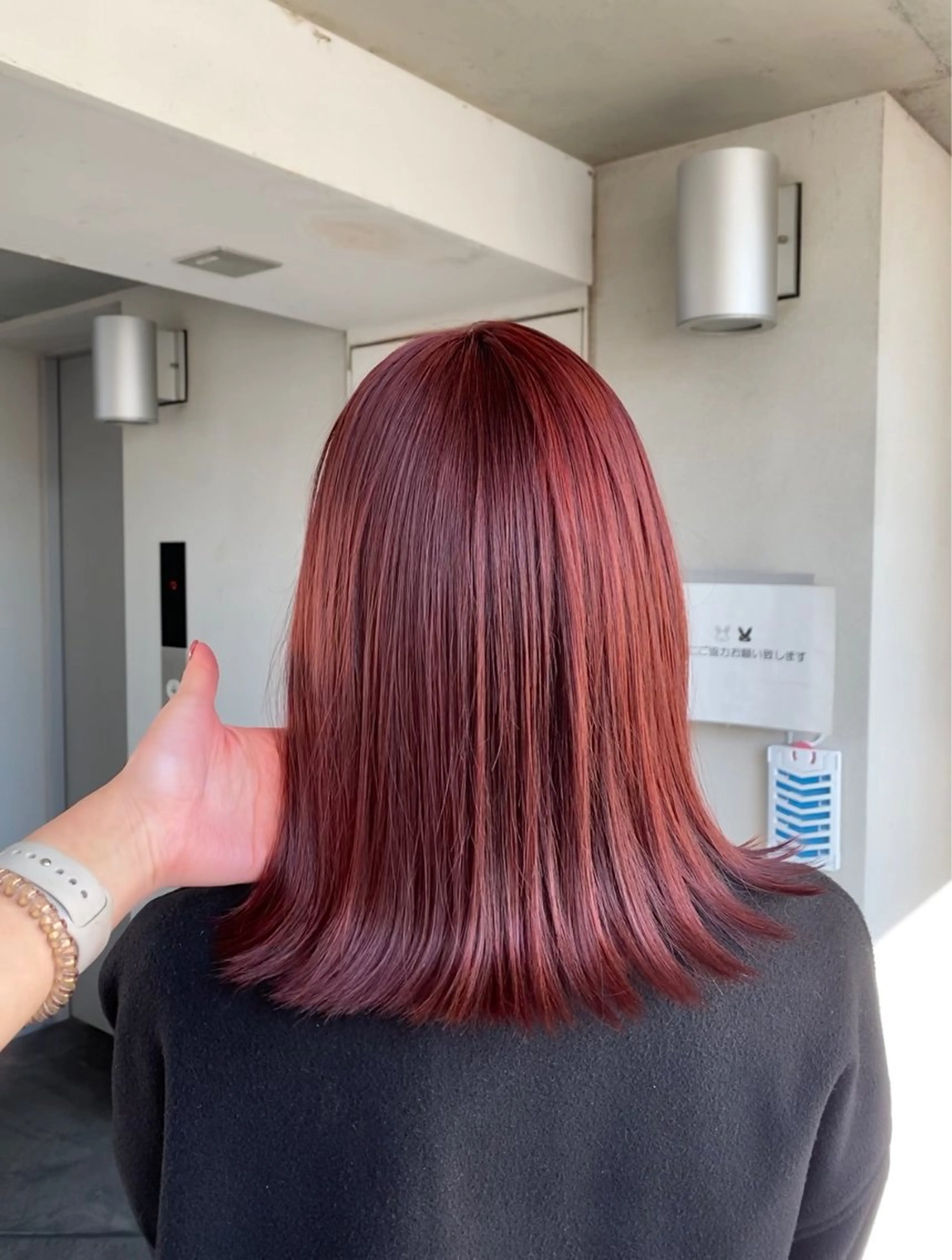 ミディアム カラー ヘアアレンジ ヘアカラー のん🎀ハイトーン/ レイヤーカット🐳のヘアスタイル