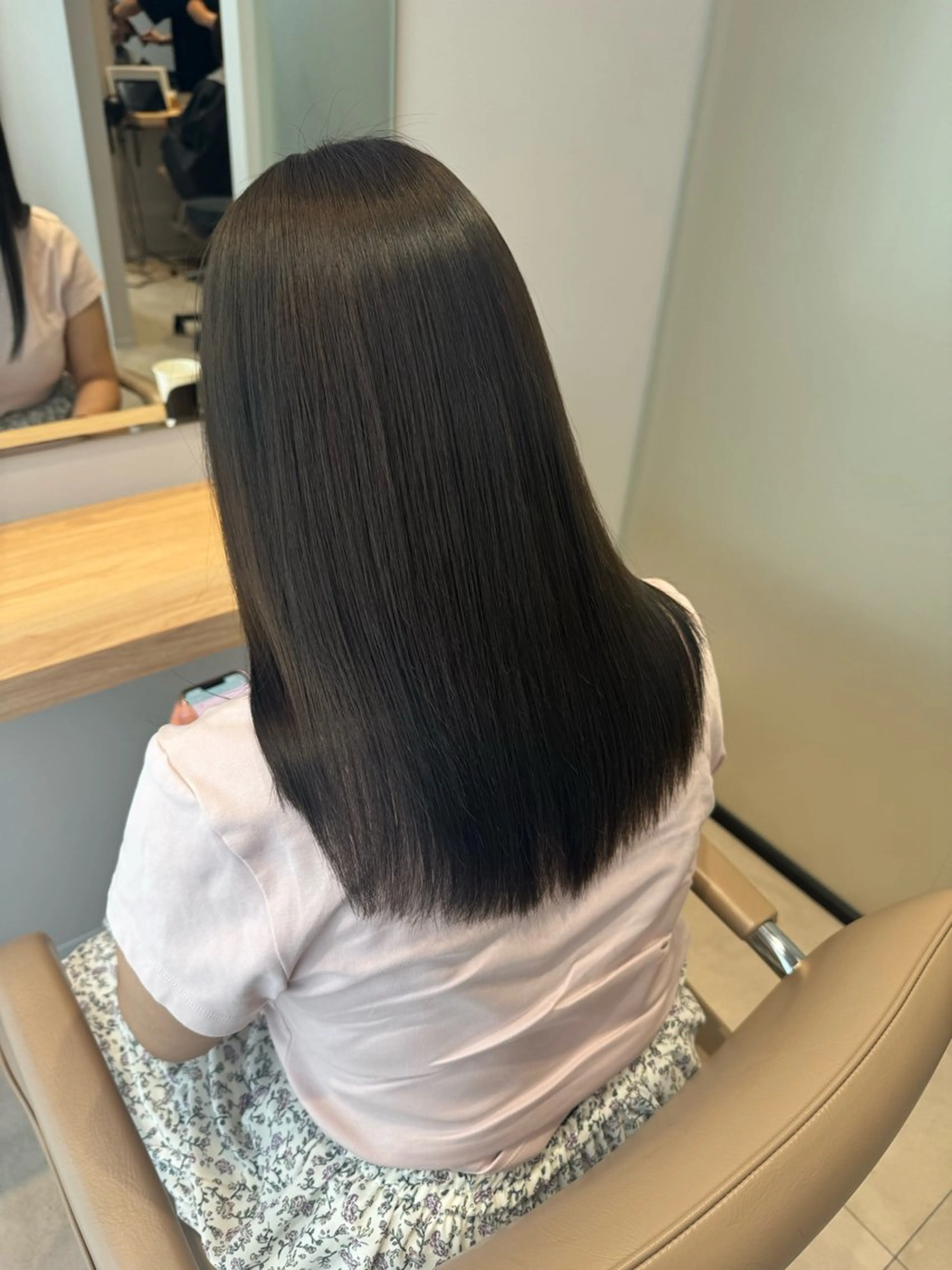 ロング カラー パーマ 髪質改善 縮毛矯正 Eleanor spa&treatment 札幌店内にあるシェアサロン【WHITE】所属・シルクハイトーン / 髪質改善🦋MIKUのヘアスタイル